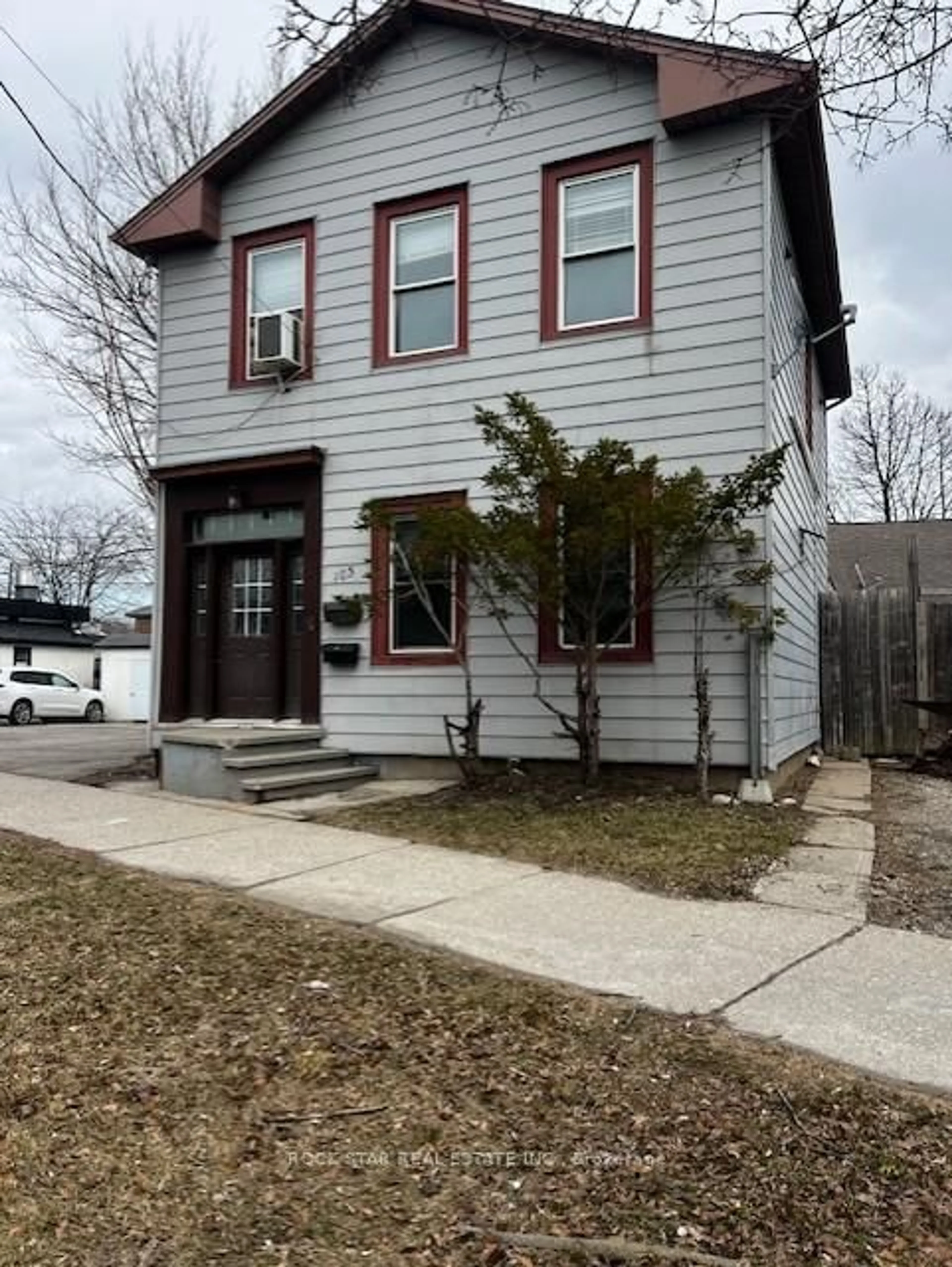 Home with vinyl exterior material, street for 103 West St, Brantford Ontario N3T 3E9