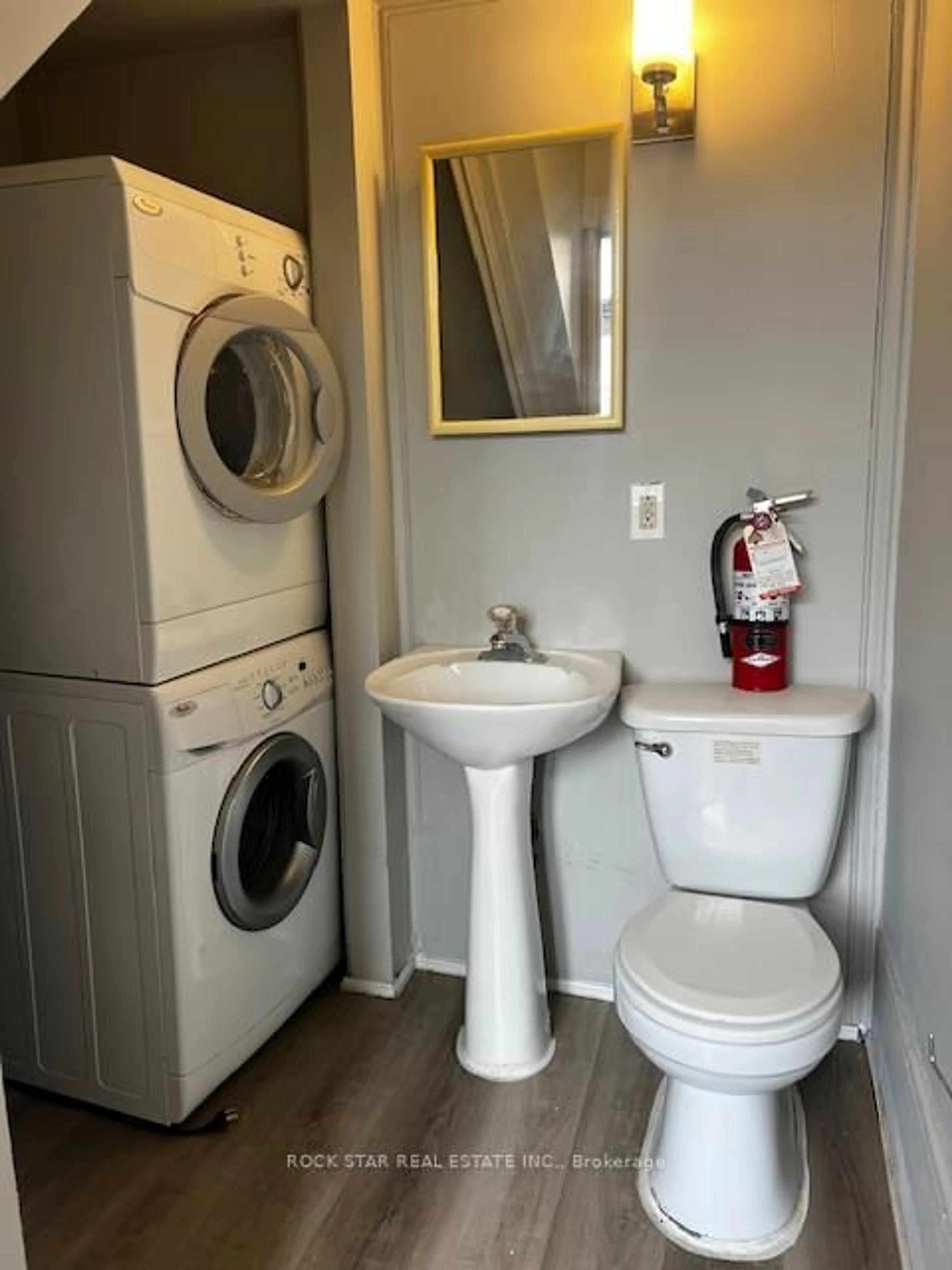 Standard bathroom, unknown for 103 West St, Brantford Ontario N3T 3E9