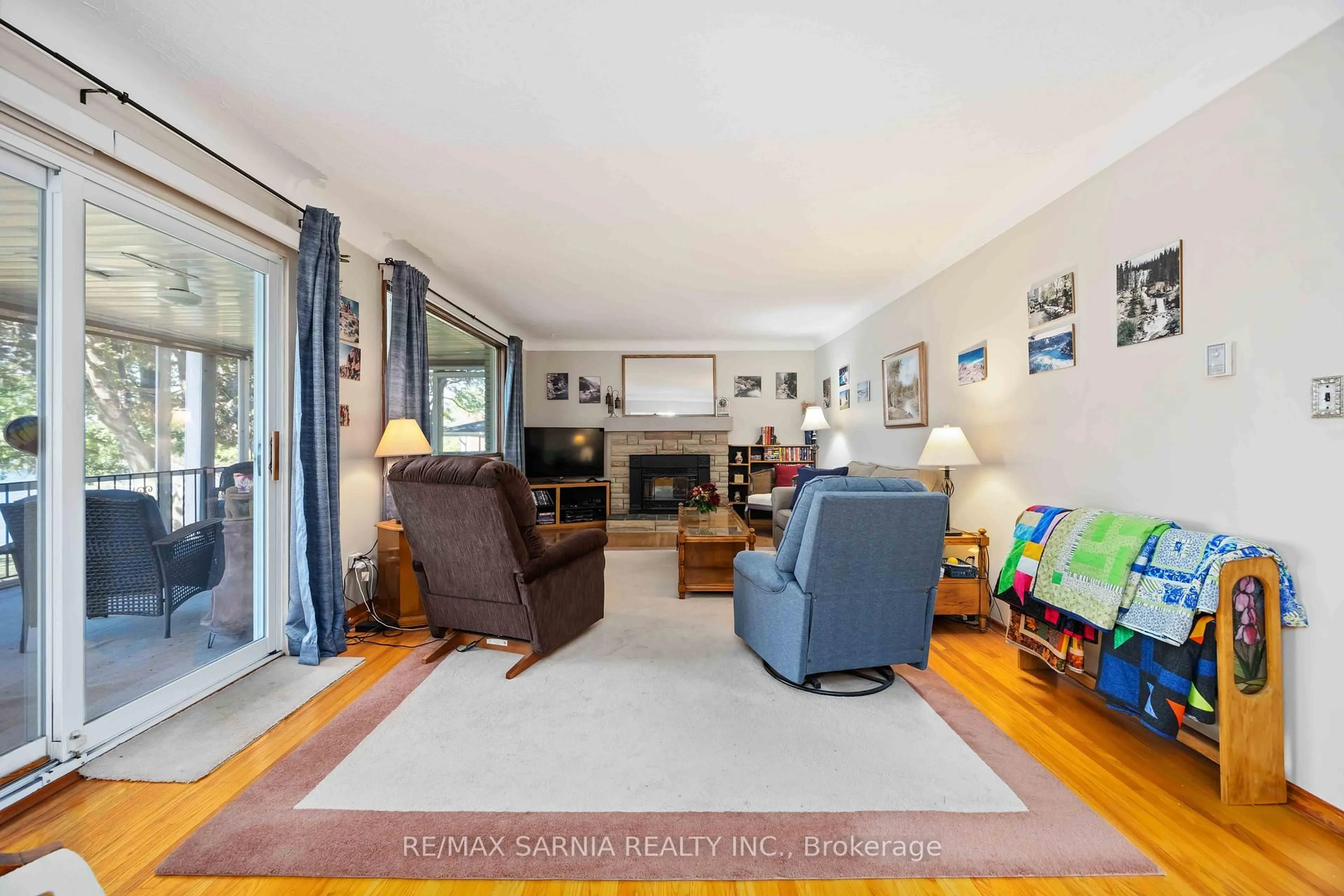 Living room with furniture, unknown for 563 Riverside Dr, St. Clair Ontario N0N 1G0