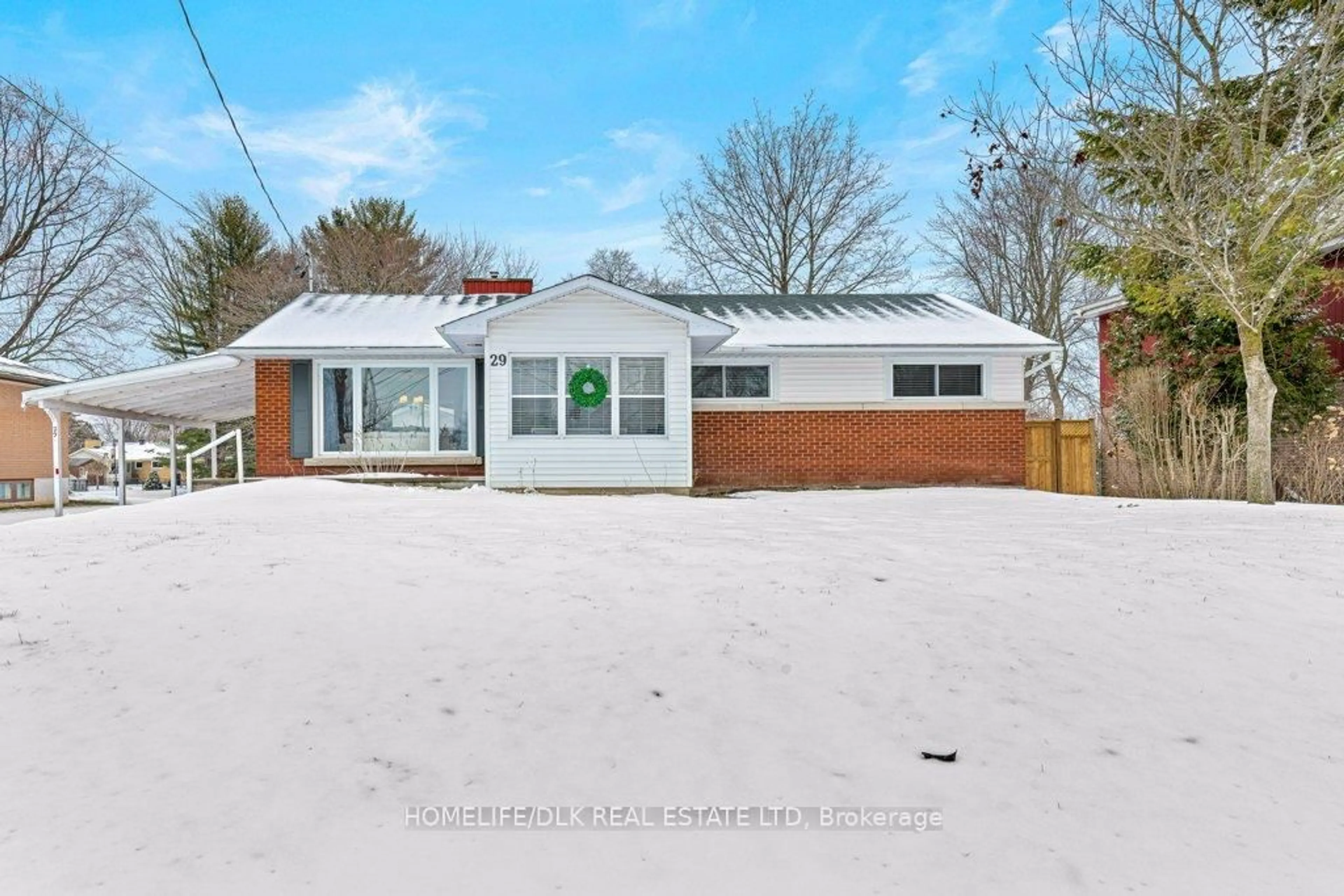 A pic from outside/outdoor area/front of a property/back of a property/a pic from drone, street for 29 Crawford St, Brockville Ontario K6V 1S2