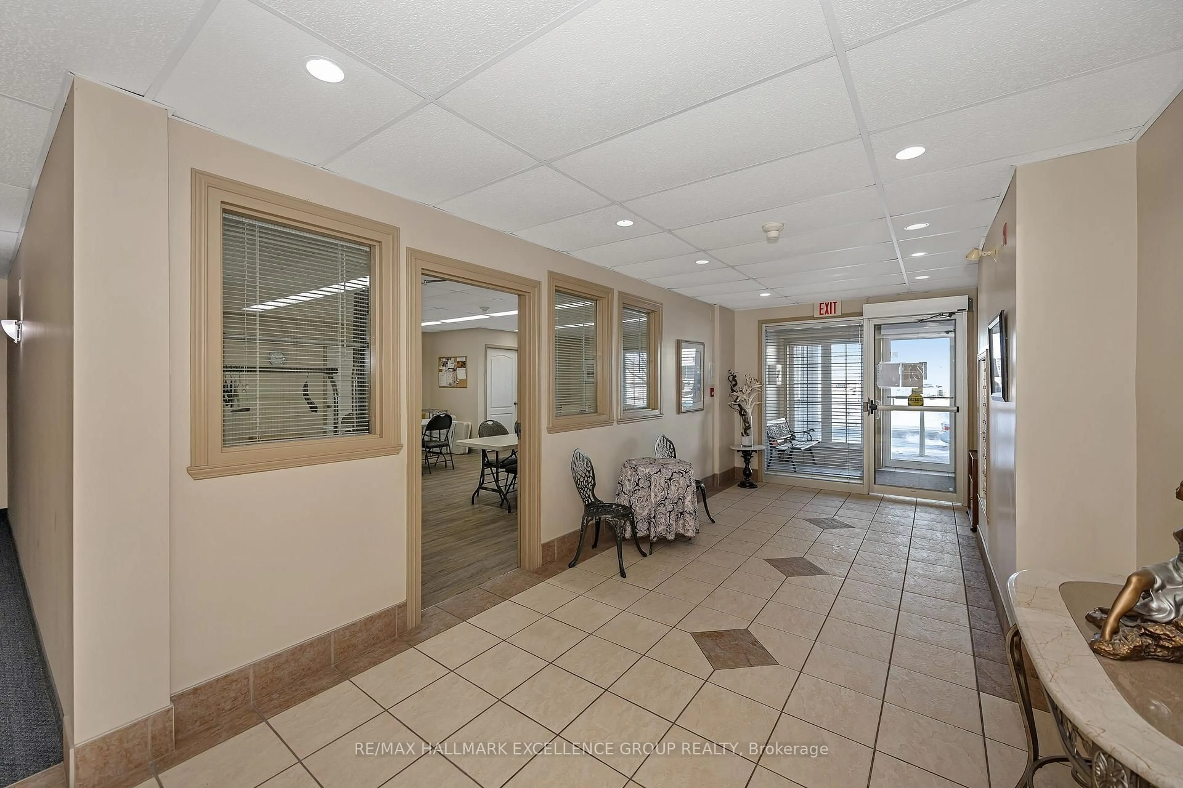 Indoor foyer for 2921 Laurier St #406, Clarence-Rockland Ontario K4K 1V2