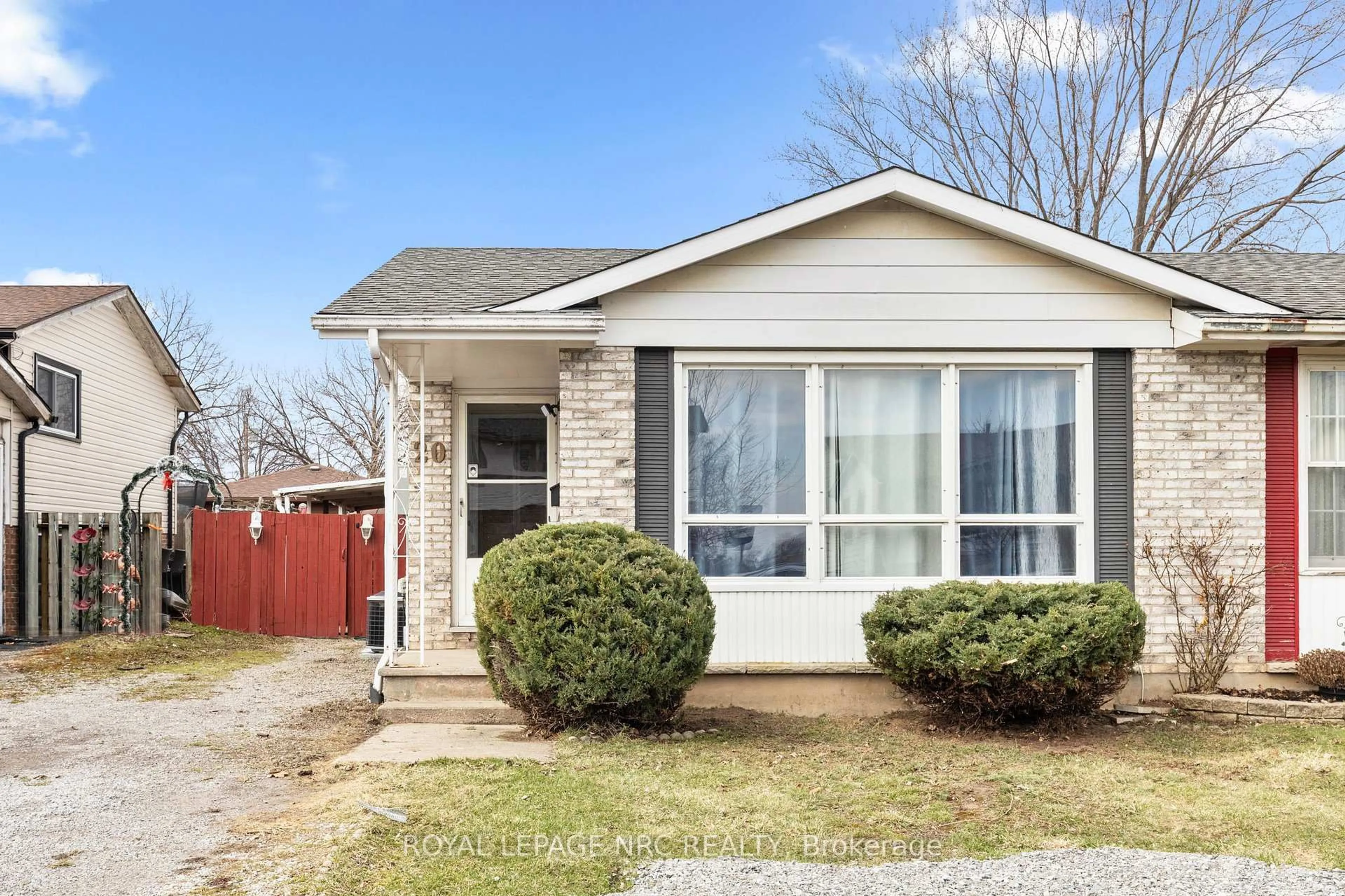 Home with vinyl exterior material, street for 20 Canterbury Dr, St. Catharines Ontario L2P 3M7