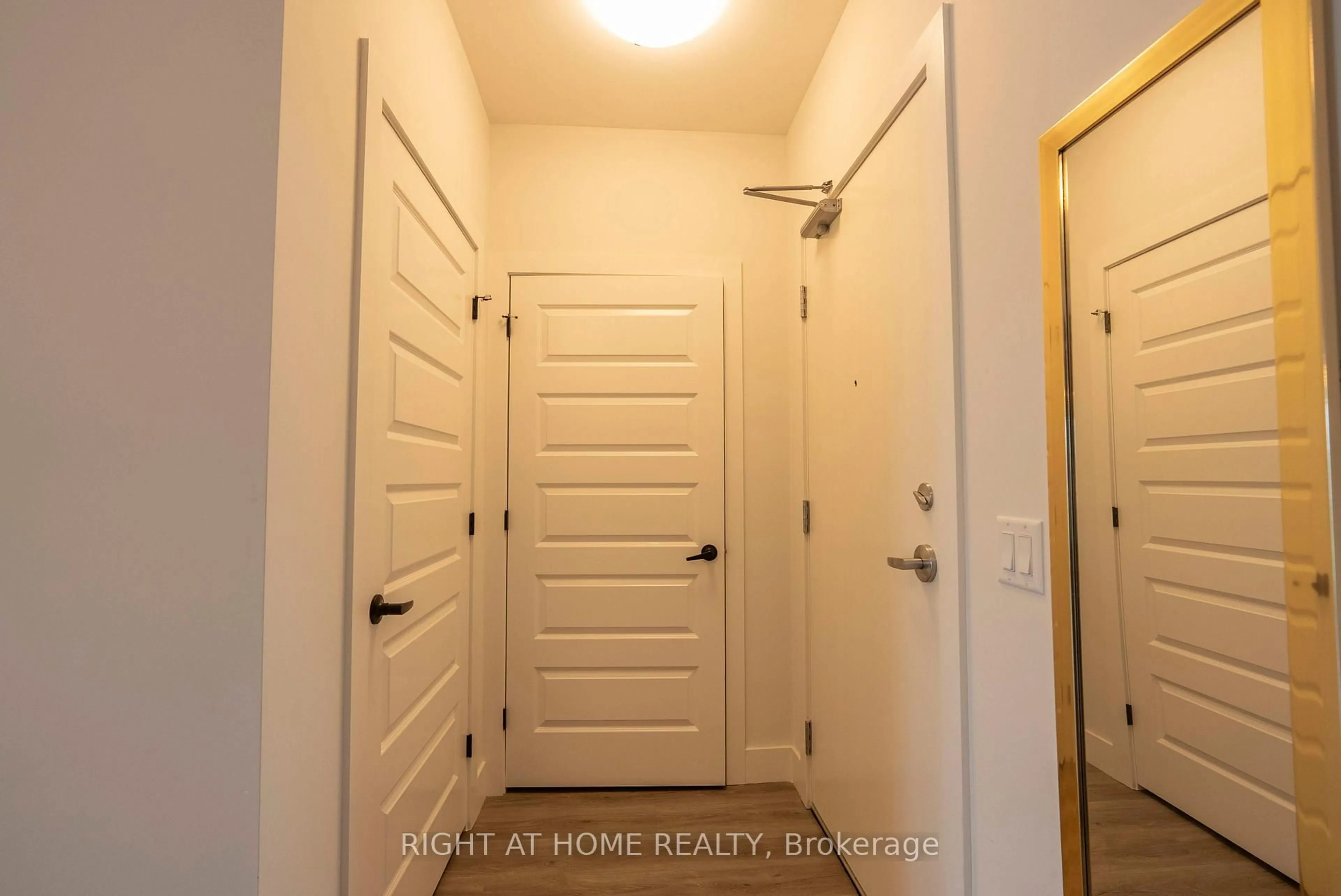 Indoor entryway for 1000 Lackner Pl #302, Kitchener Ontario N2A 0L9