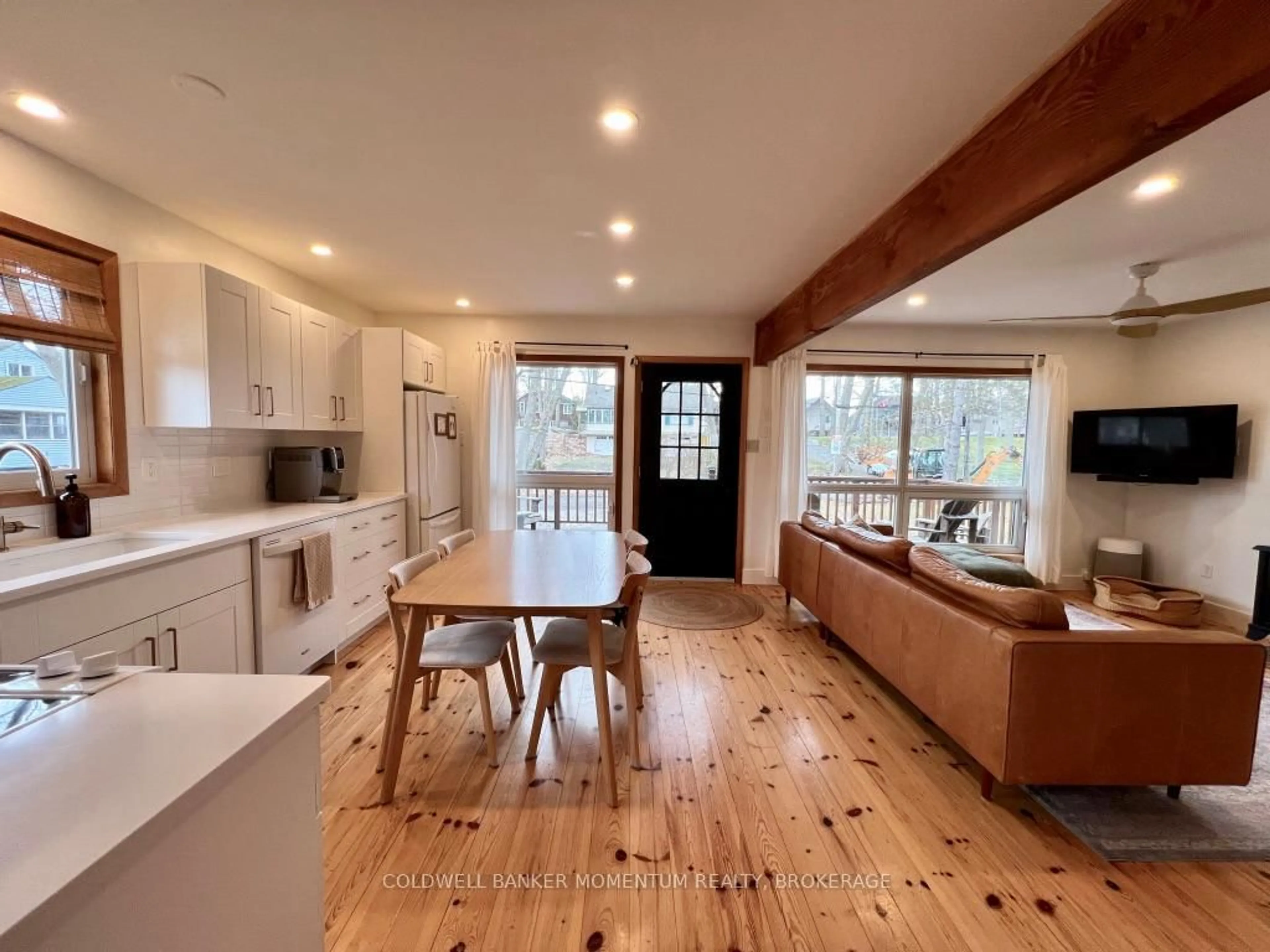 Open concept kitchen, wood/laminate floor for 3378 Firelane 10 Rd, Port Colborne Ontario L3K 5V3