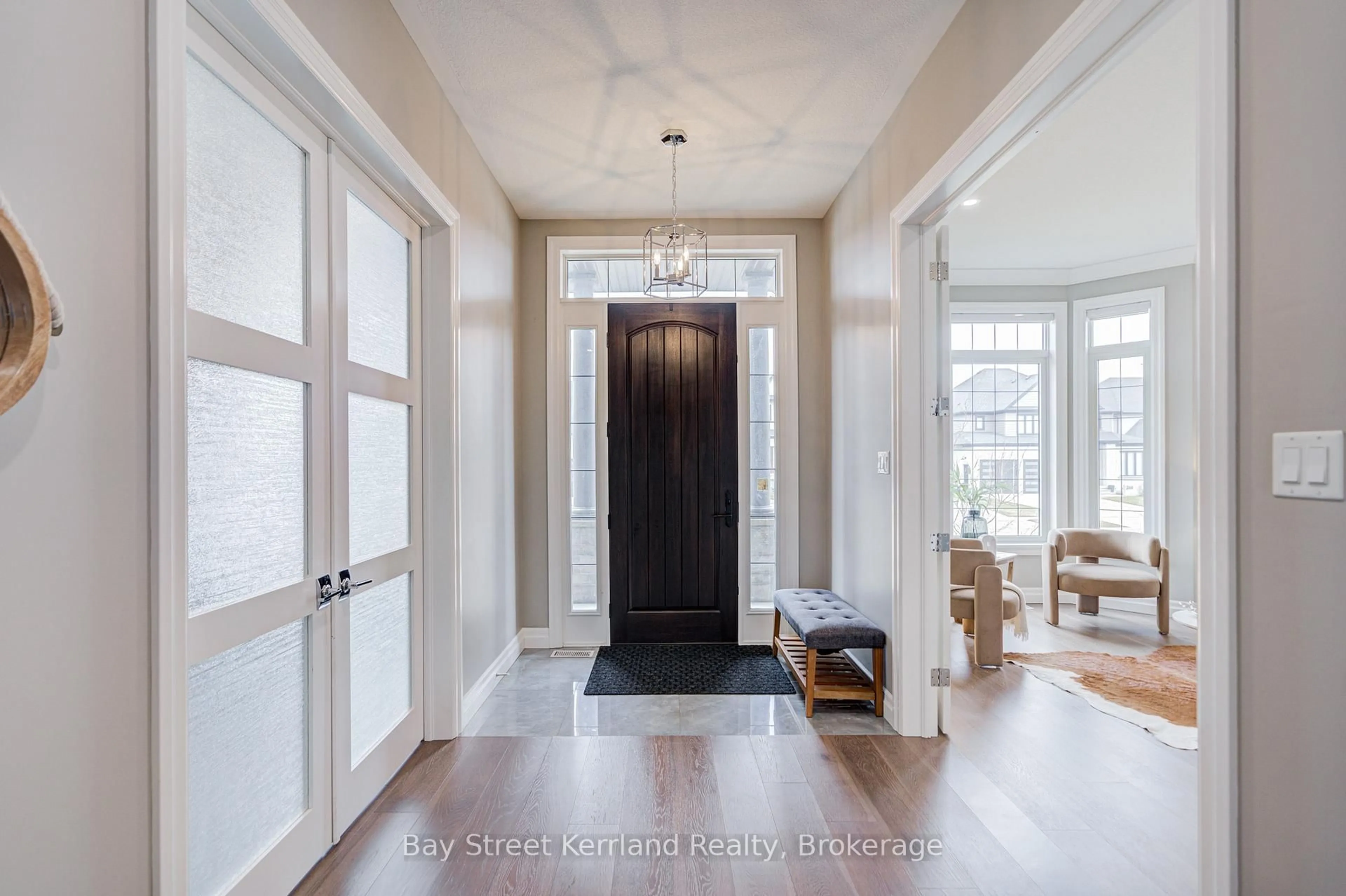 Indoor entryway for 265 Chestnut Rdge, Waterloo Ontario N2J 4G8