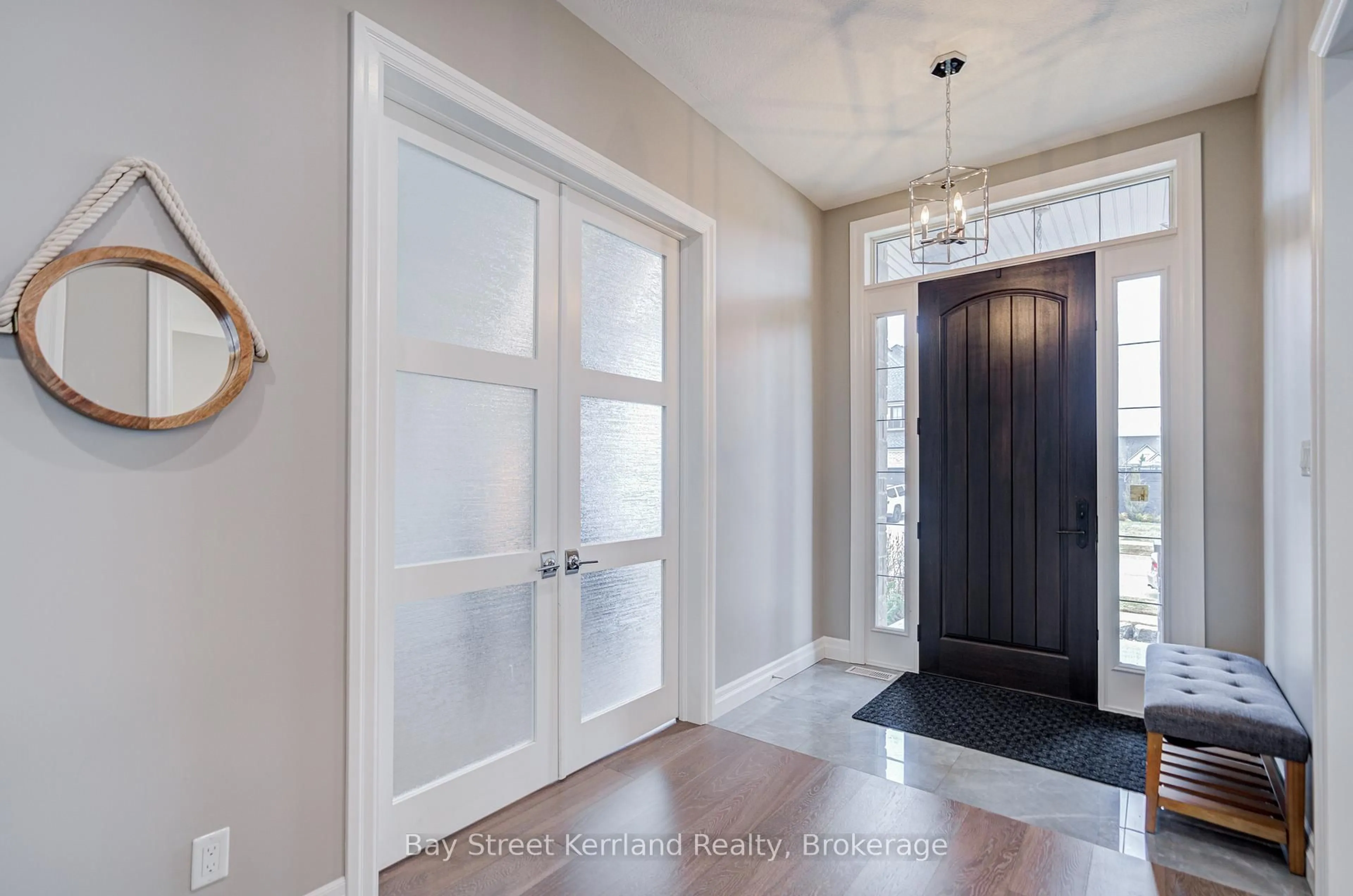 Indoor entryway for 265 Chestnut Rdge, Waterloo Ontario N2J 4G8