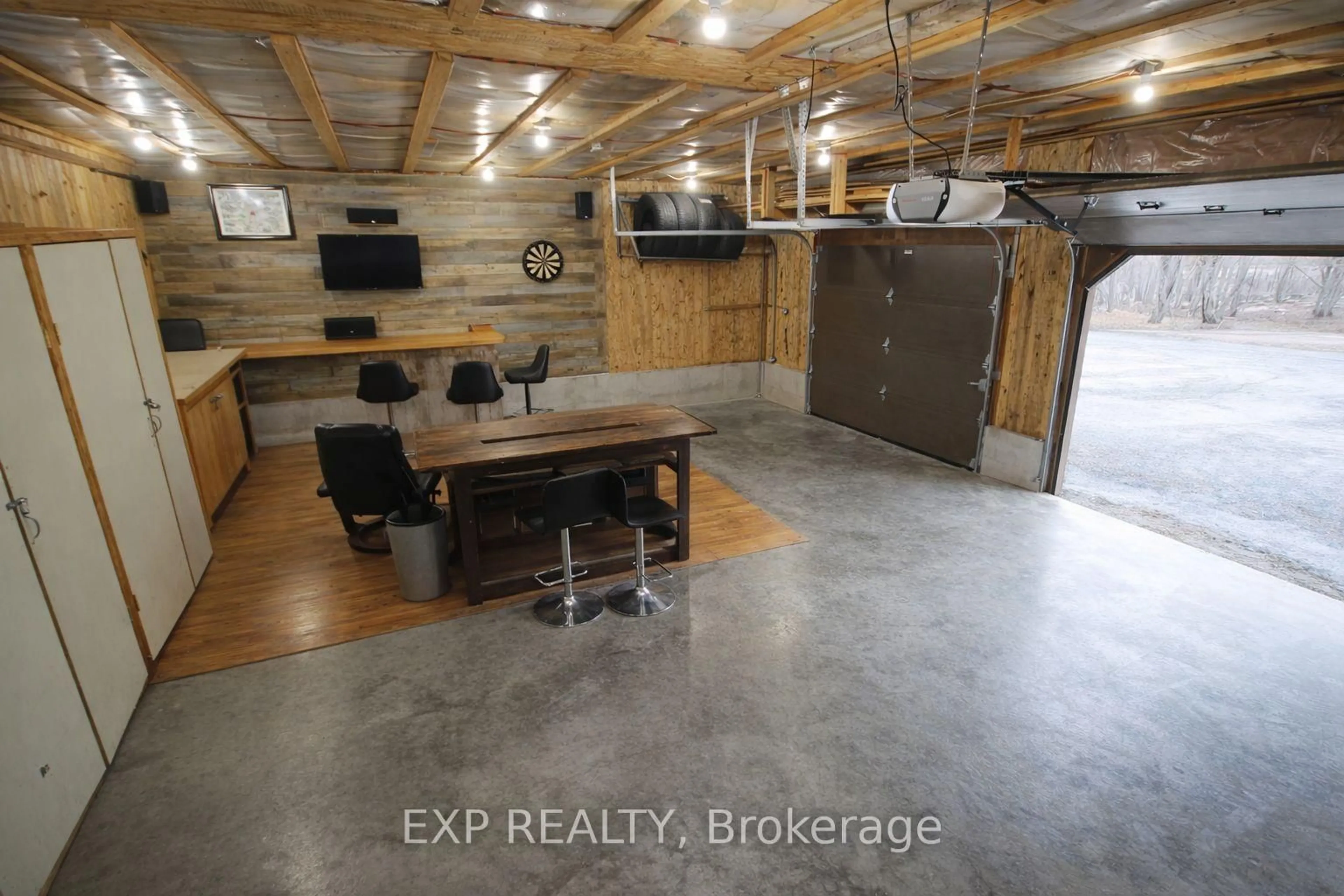 Indoor garage for 6716 Leveque Rd, Verona Ontario K0H 2W0