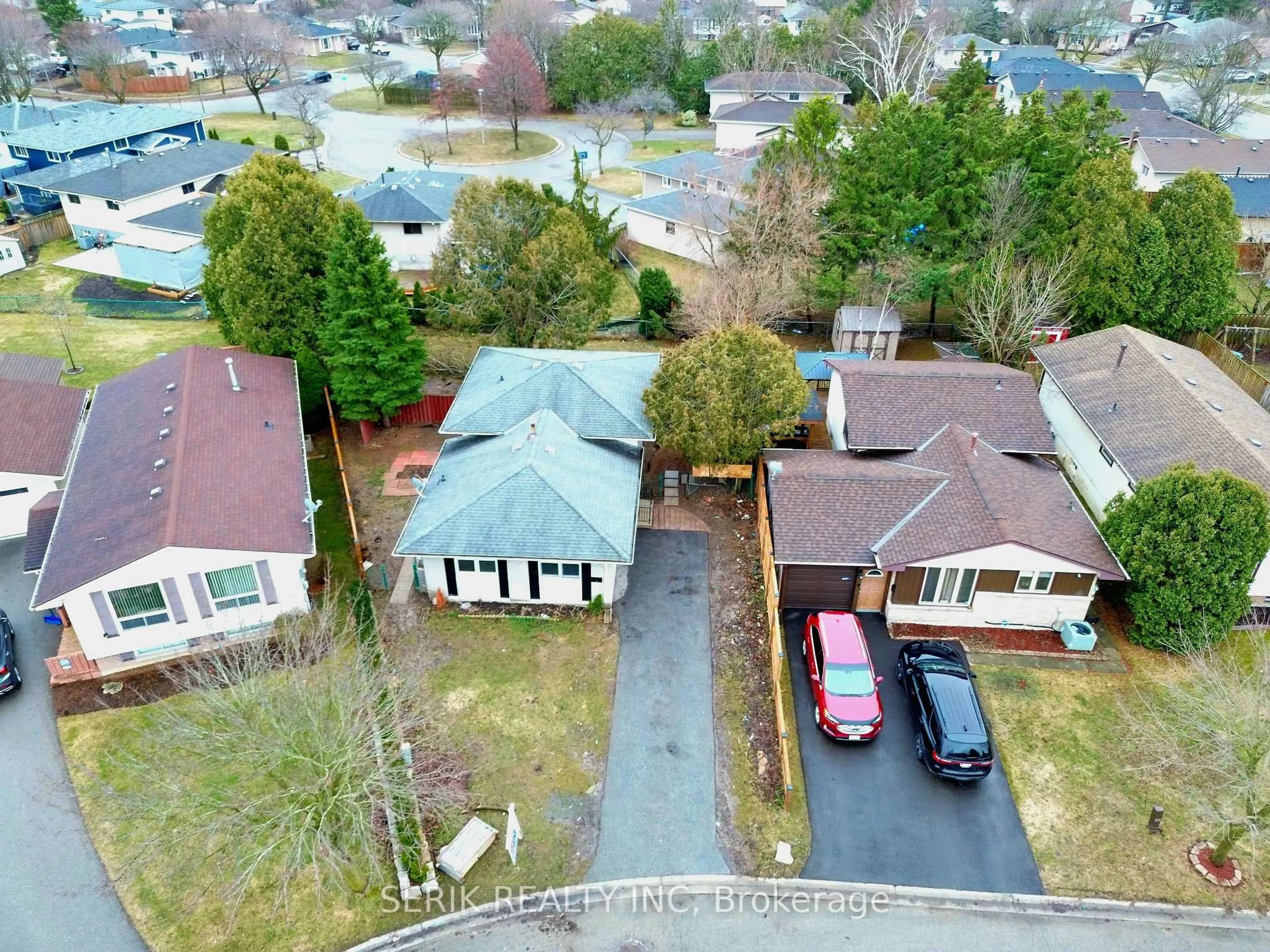 A pic from outside/outdoor area/front of a property/back of a property/a pic from drone, street for 9 Camelot Cres, London East Ontario N5V 3L4