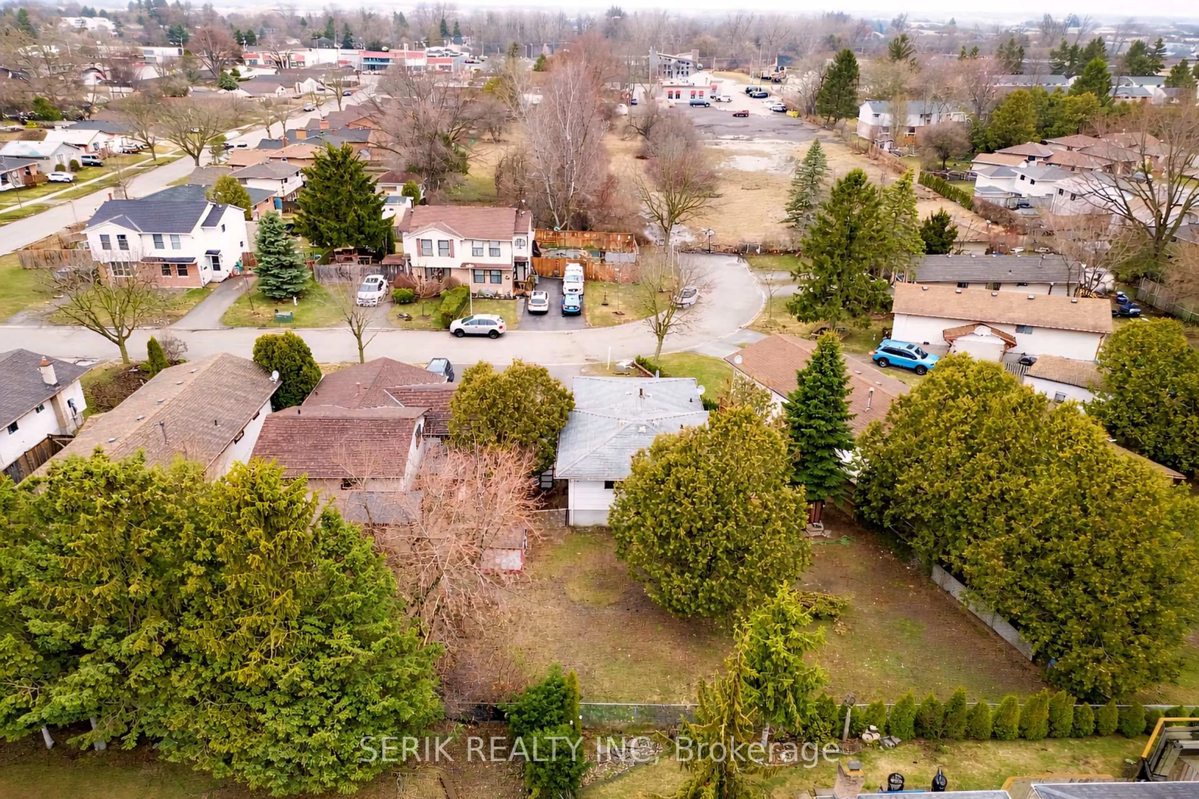 A pic from outside/outdoor area/front of a property/back of a property/a pic from drone, street for 9 Camelot Cres, London East Ontario N5V 3L4