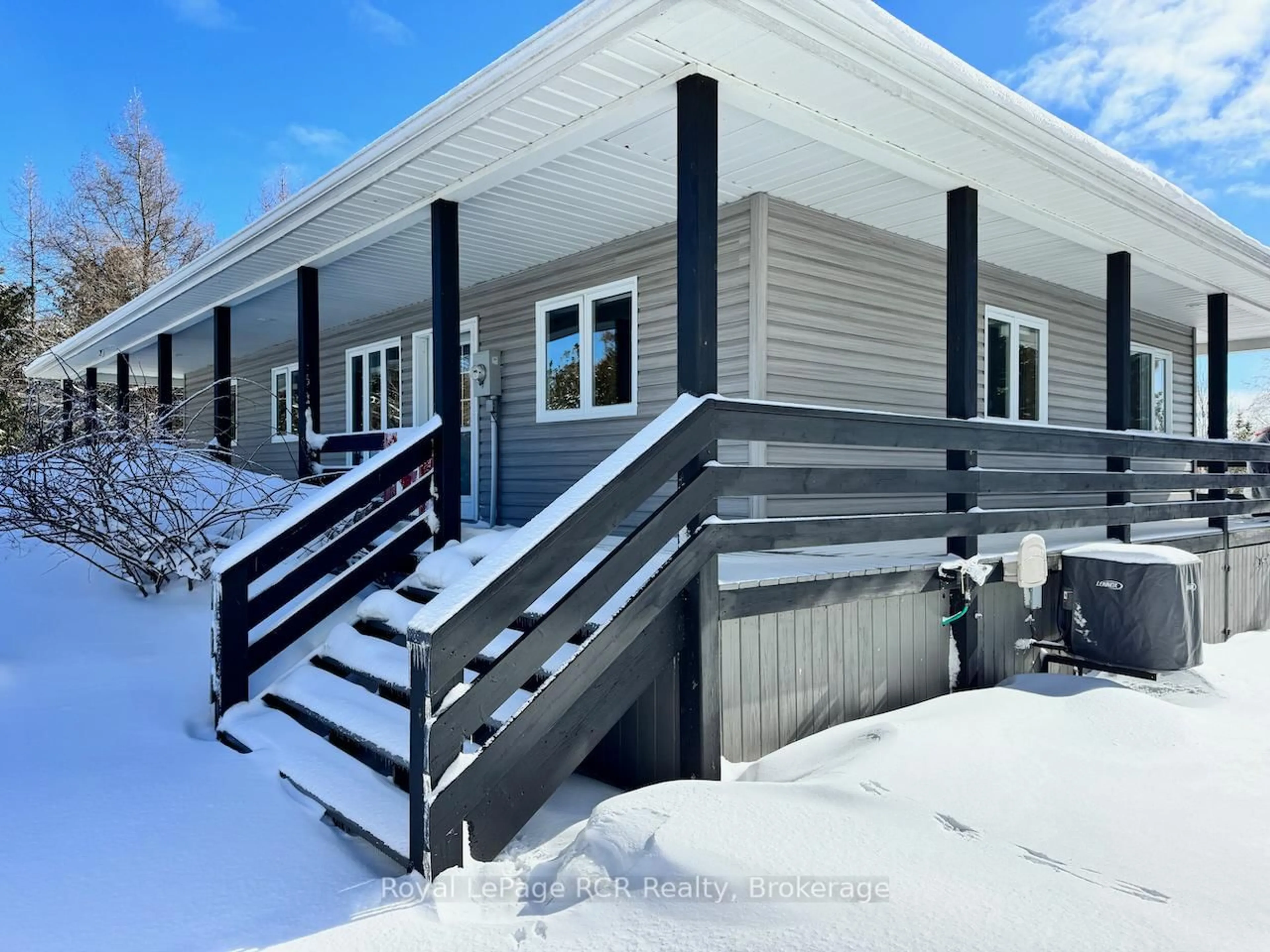 Home with vinyl exterior material, building for 34 HATT St, Northern Bruce Peninsula Ontario N0H 2R0