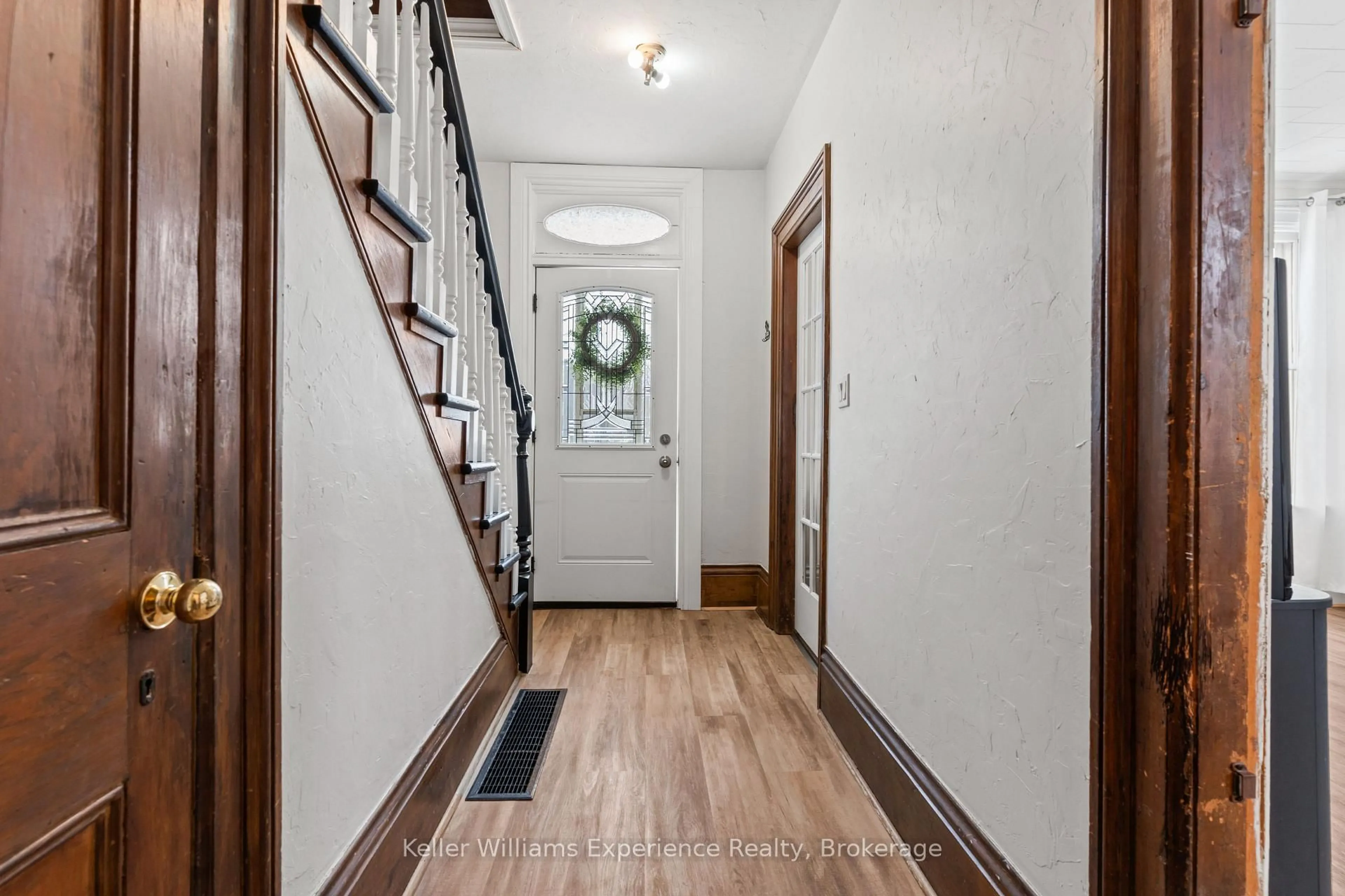 Indoor entryway for 253 11th St, Owen Sound Ontario N4K 1T8