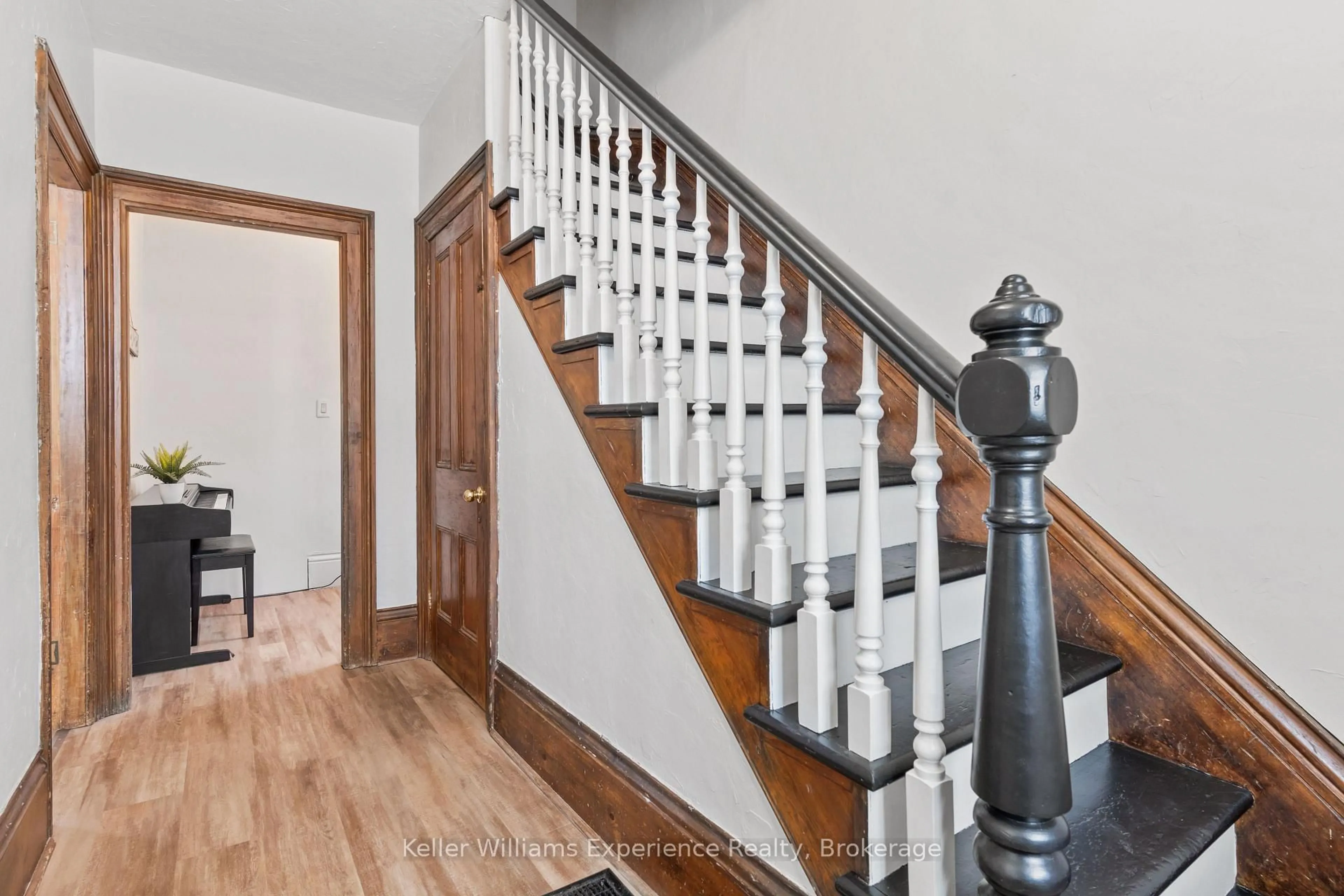 Stairs for 253 11th St, Owen Sound Ontario N4K 1T8