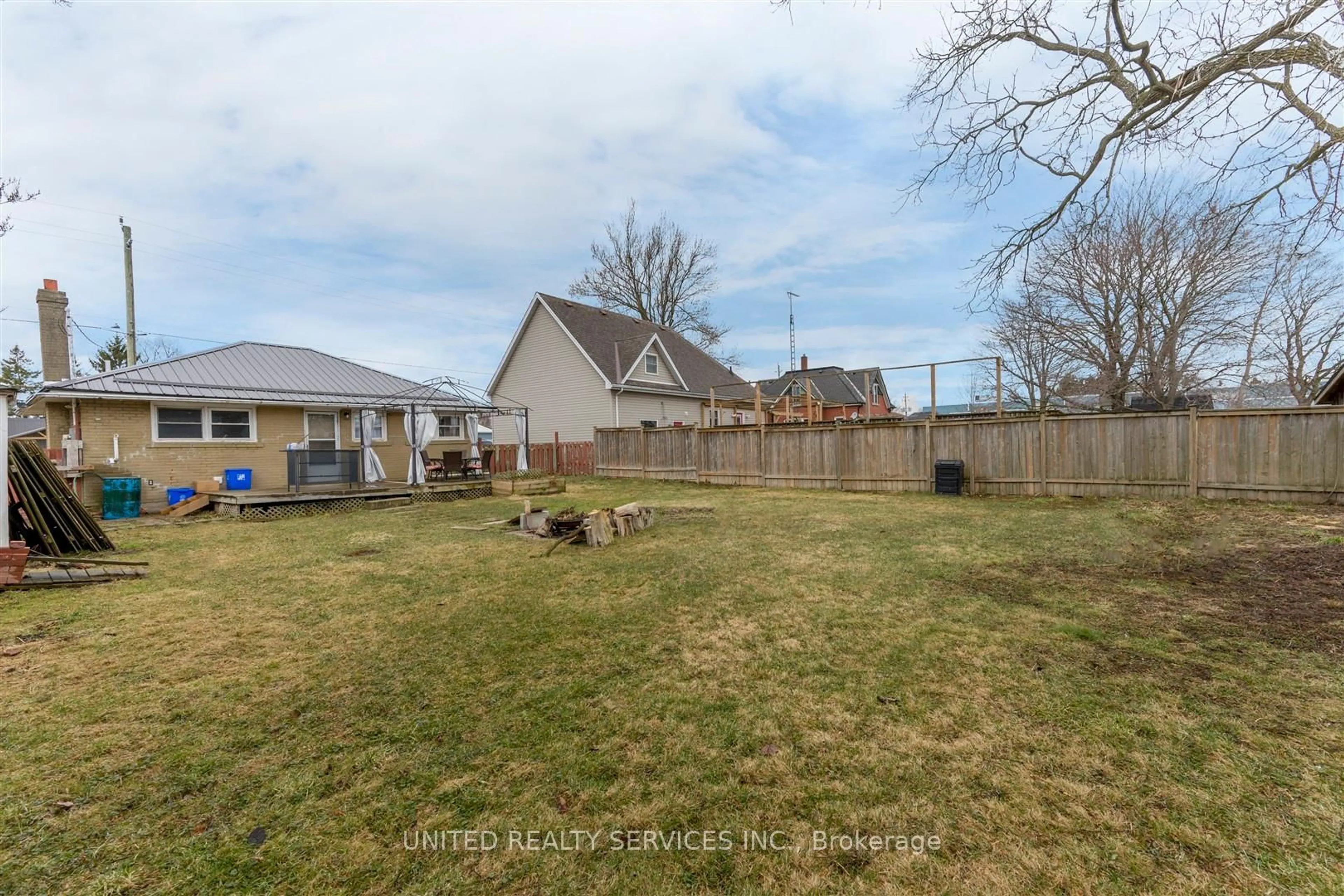 A pic from outside/outdoor area/front of a property/back of a property/a pic from drone, unknown for 14006 Belmont Rd, Central Elgin Ontario N0L 1B0