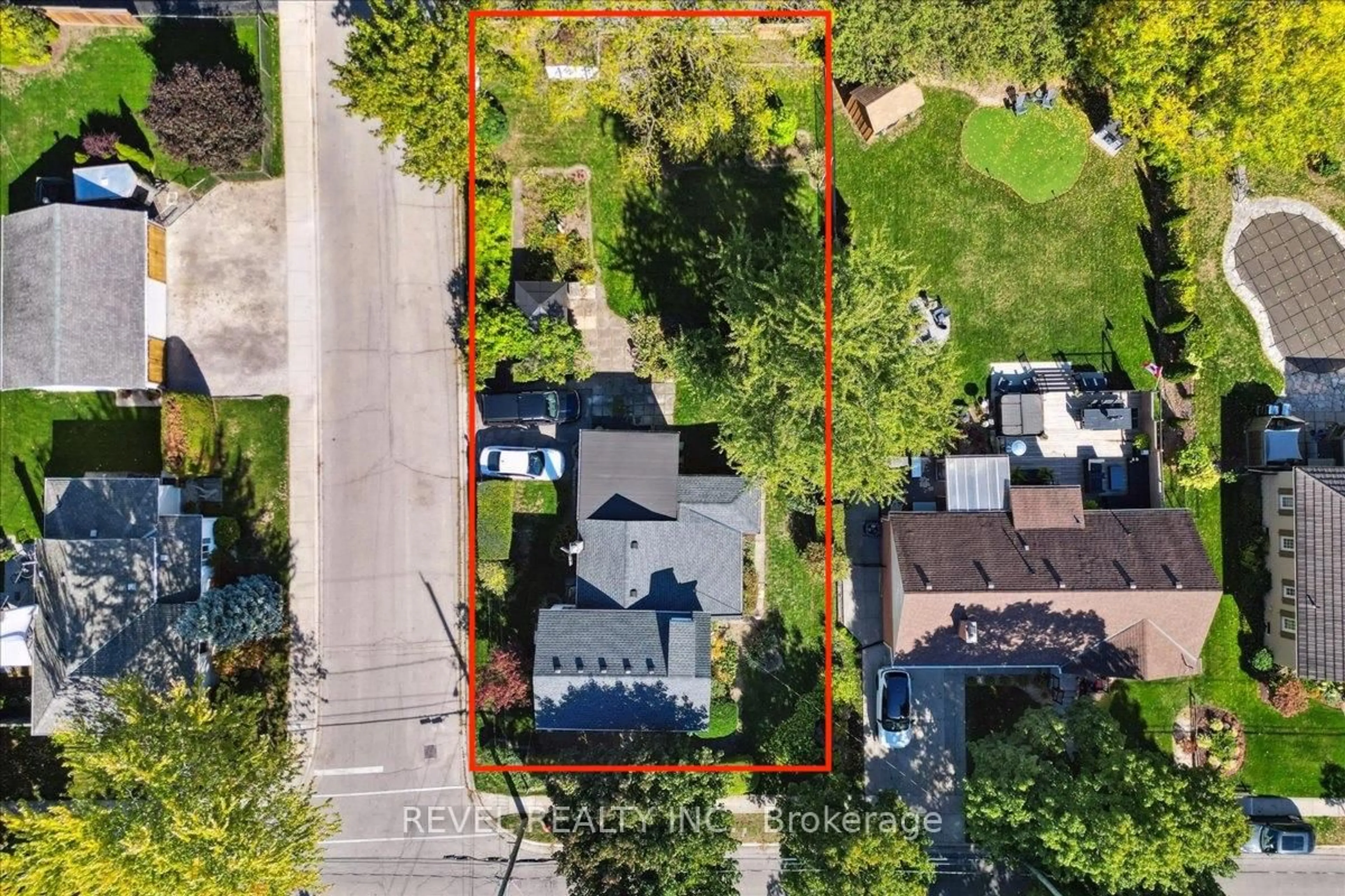 A pic from outside/outdoor area/front of a property/back of a property/a pic from drone, street for 250 Mill St, Hamilton Ontario L0R 2H0