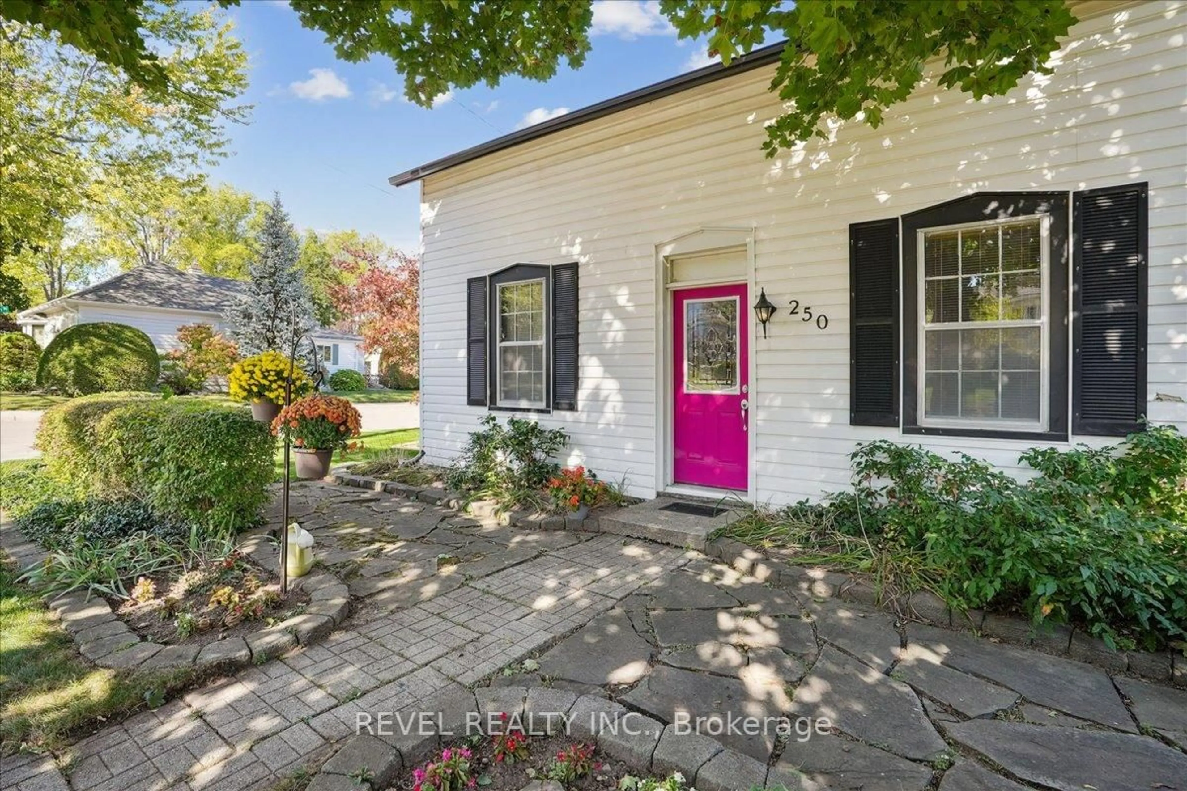 Unknown for 250 Mill St, Hamilton Ontario L0R 2H0