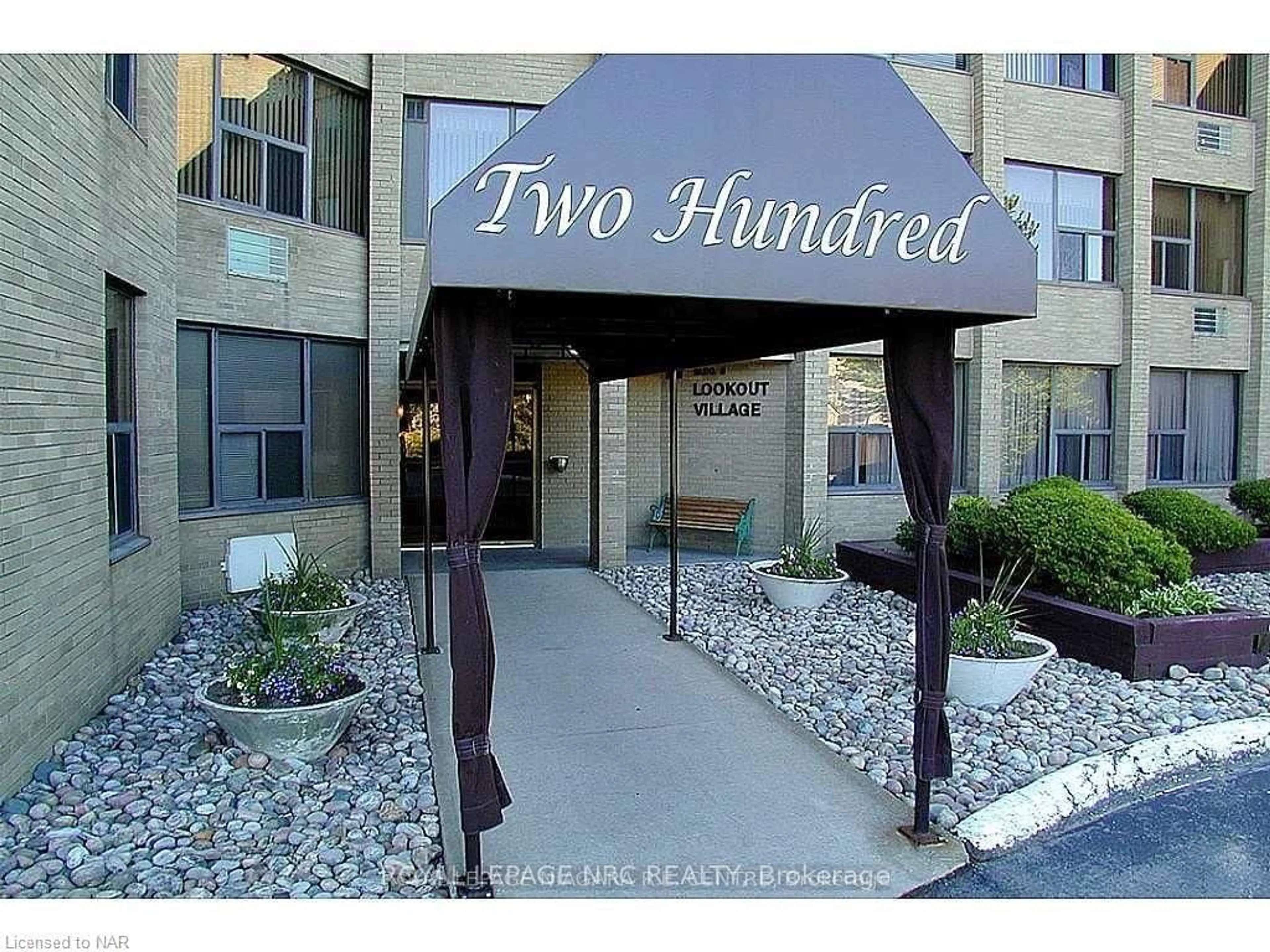 Indoor foyer for 200 20 Highway #601B, Pelham Ontario L3E 0V7