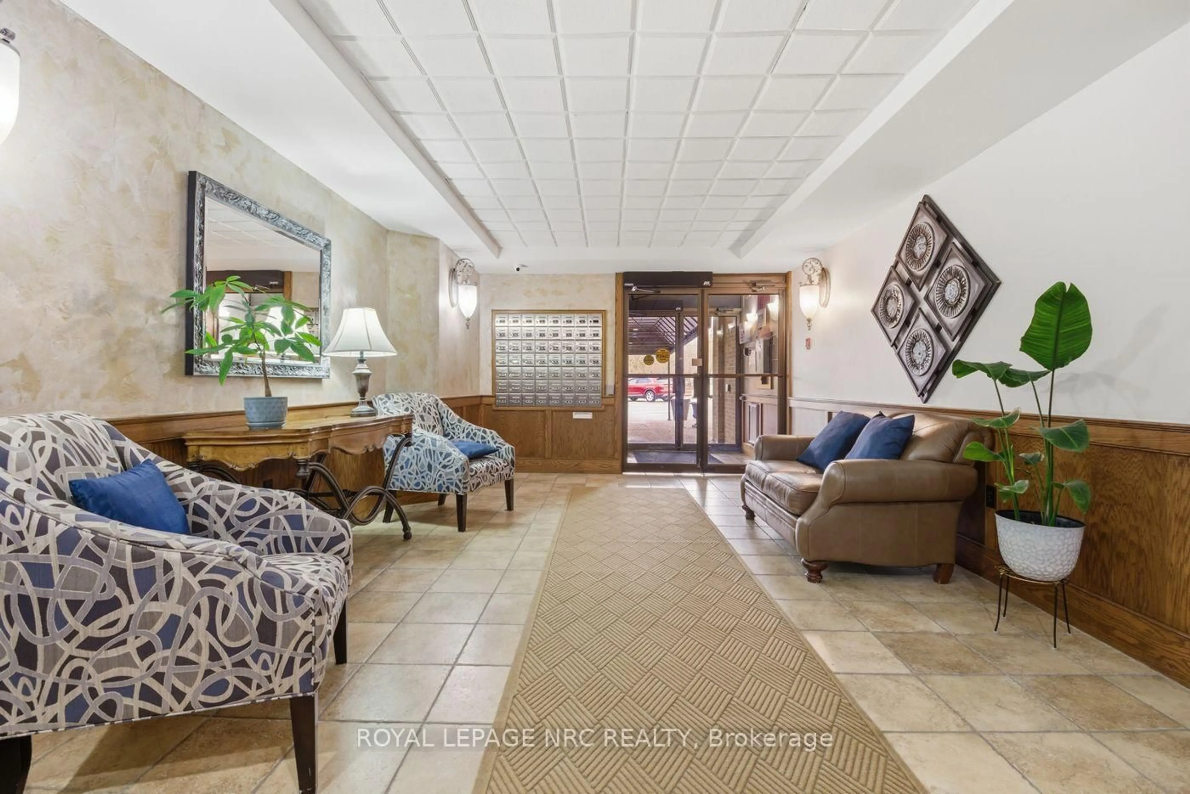 Lobby for 200 20 Highway #601B, Pelham Ontario L3E 0V7