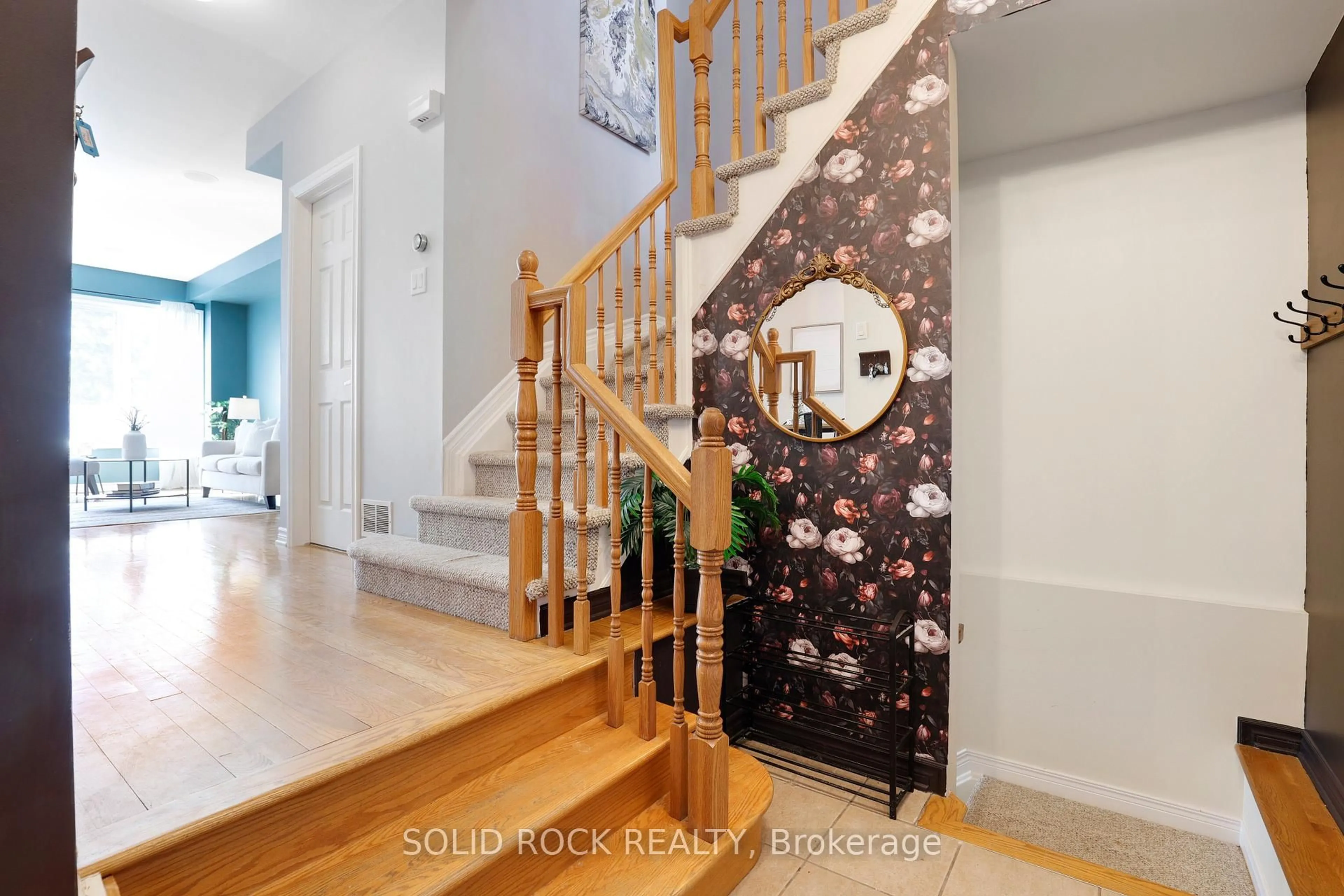 Indoor entryway for 62 Evelyn Powers Private, Ottawa Ontario K2S 0E1