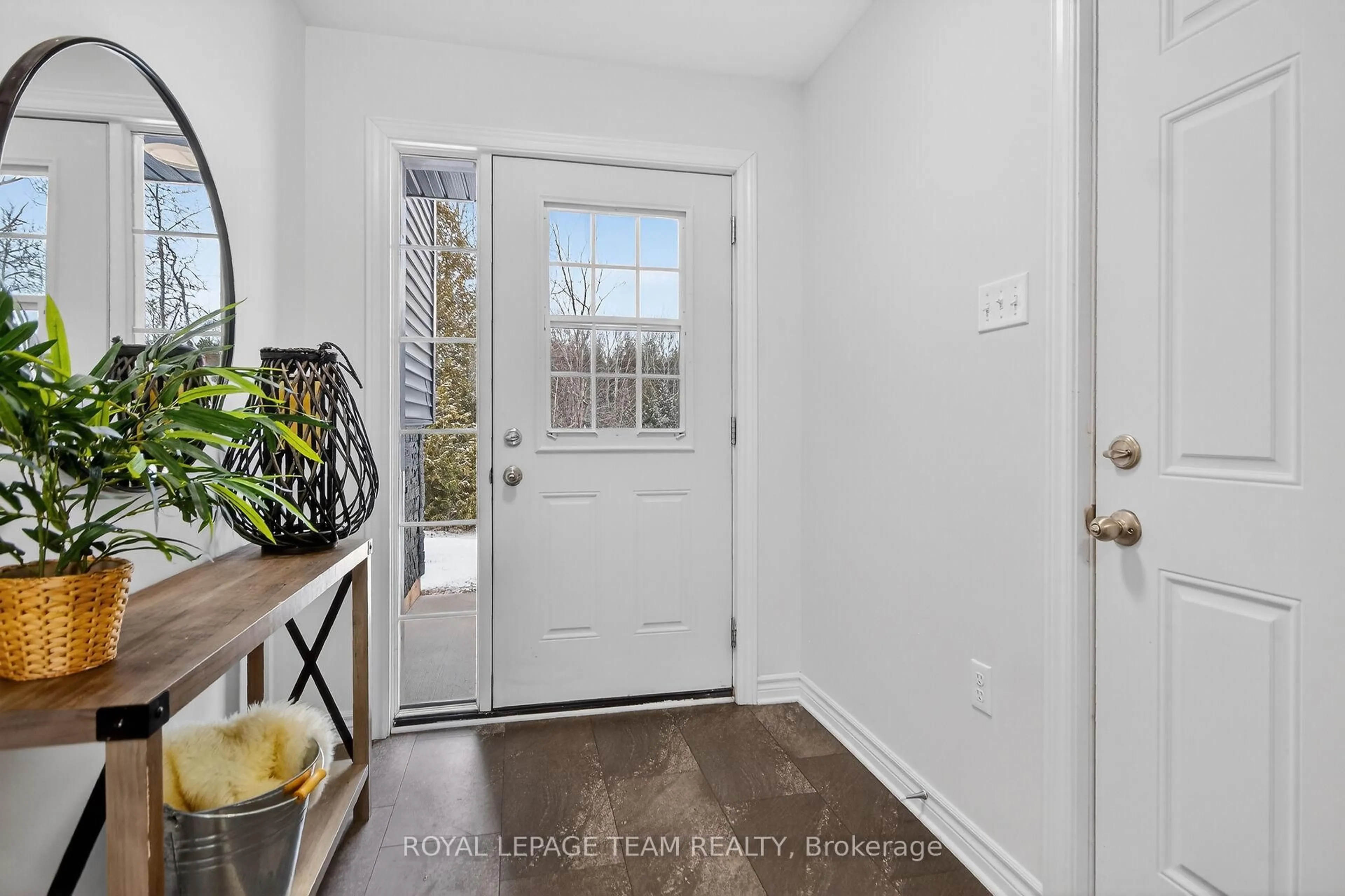 Indoor entryway for 1668 Nolans Rd, Smiths Falls Ontario K7A 4S6