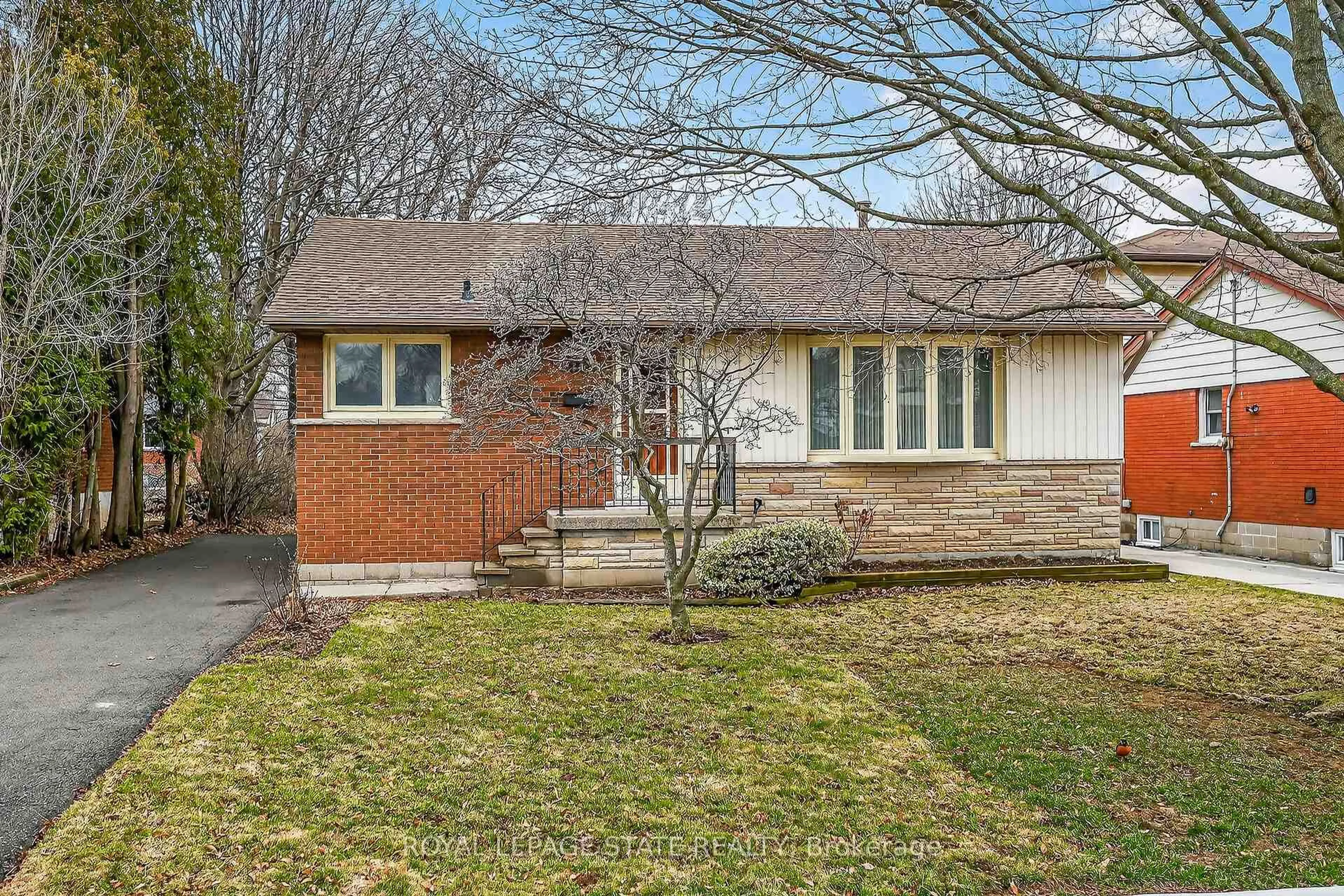 Home with brick exterior material, street for 134 West 28th St, Hamilton Ontario L9C 5B2