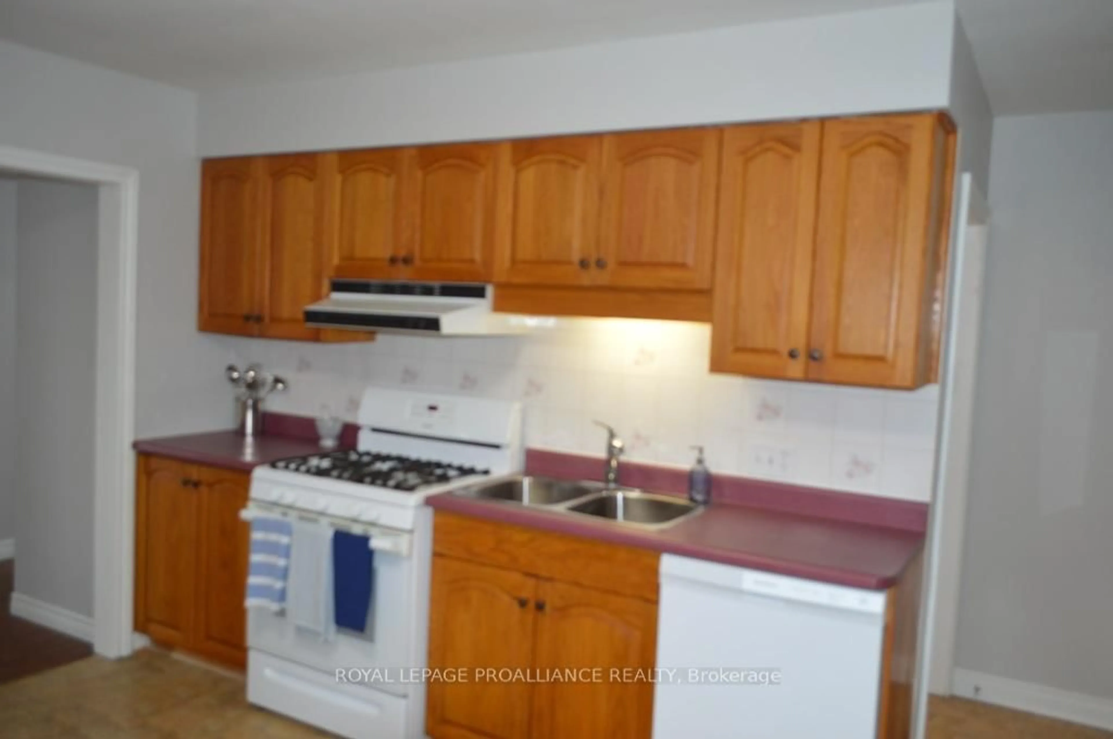Standard kitchen, unknown for 4 Gearin St, Quinte West Ontario K8V 3Y1