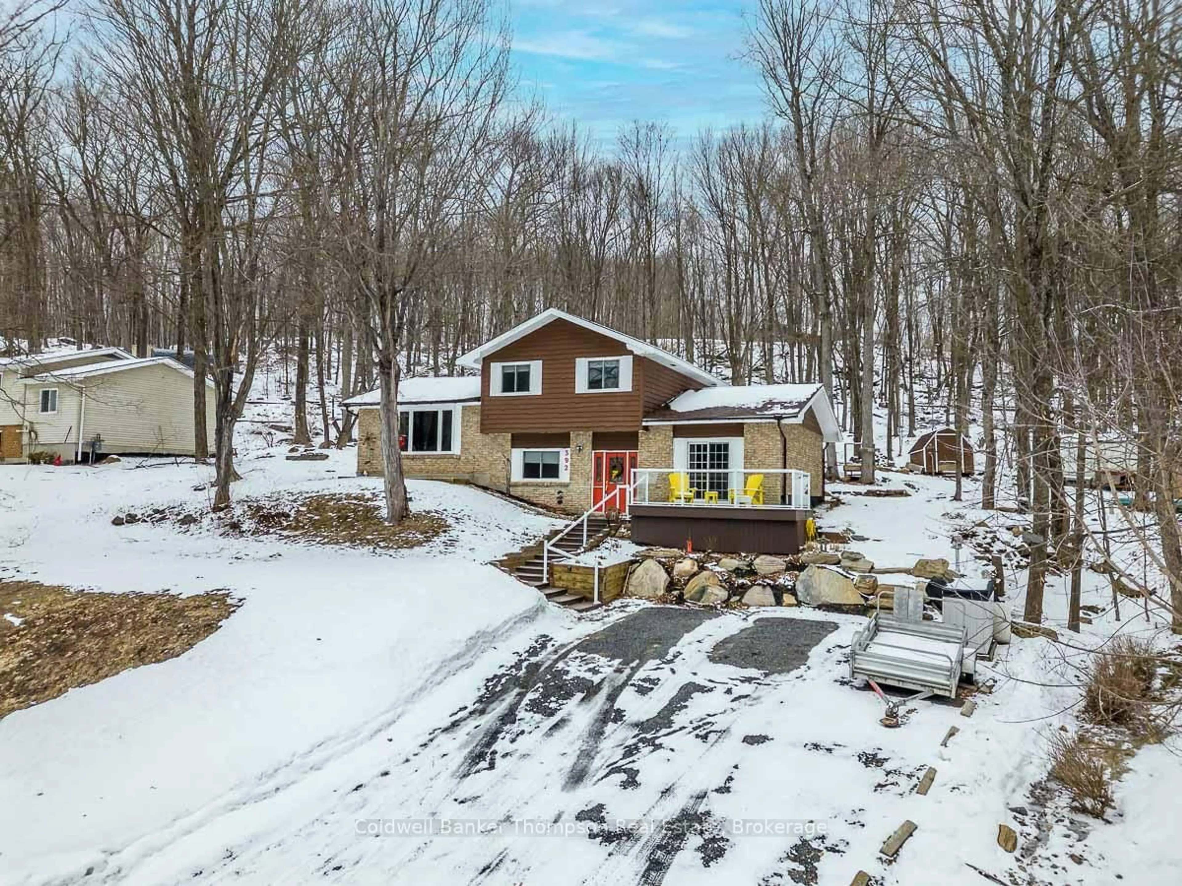 A pic from outside/outdoor area/front of a property/back of a property/a pic from drone, unknown for 392 INDIAN Tr, Huntsville Ontario P1H 1Y9