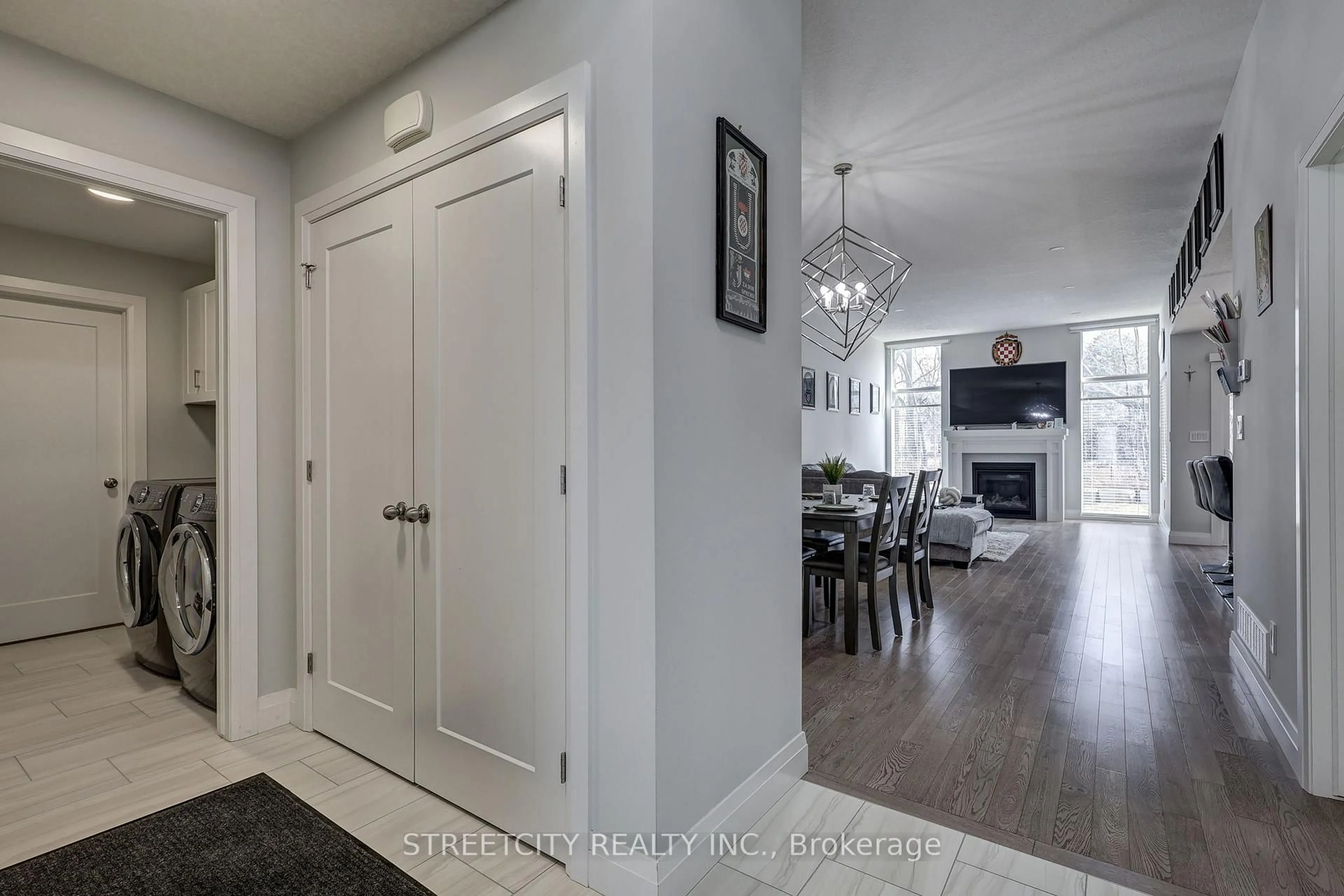 Indoor entryway for 95 Optimist Dr, Southwold Ontario N5P 3T2