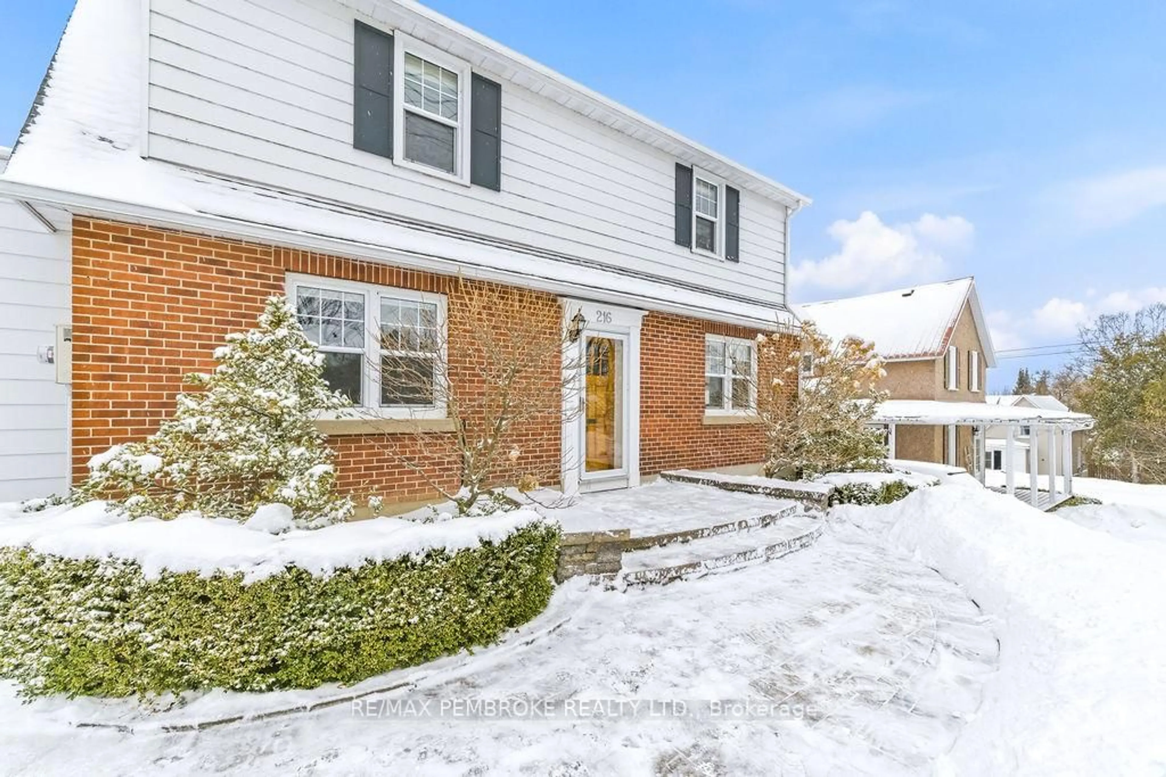 Home with brick exterior material, street for 216 Metcalfe St, Pembroke Ontario K8A 2V7