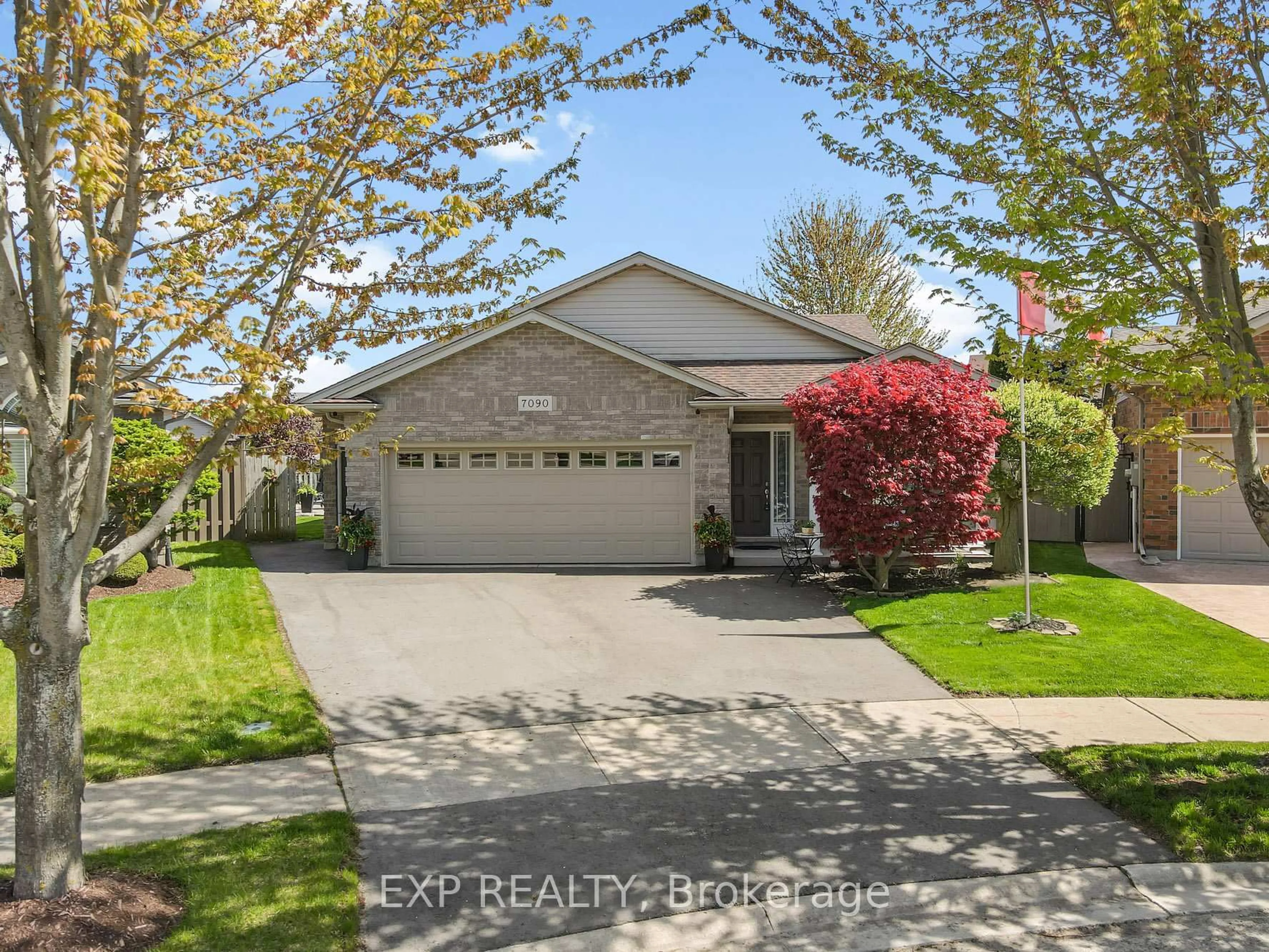 Home with vinyl exterior material, street for 7090 Julie Dr, Niagara Falls Ontario L2H 3L4