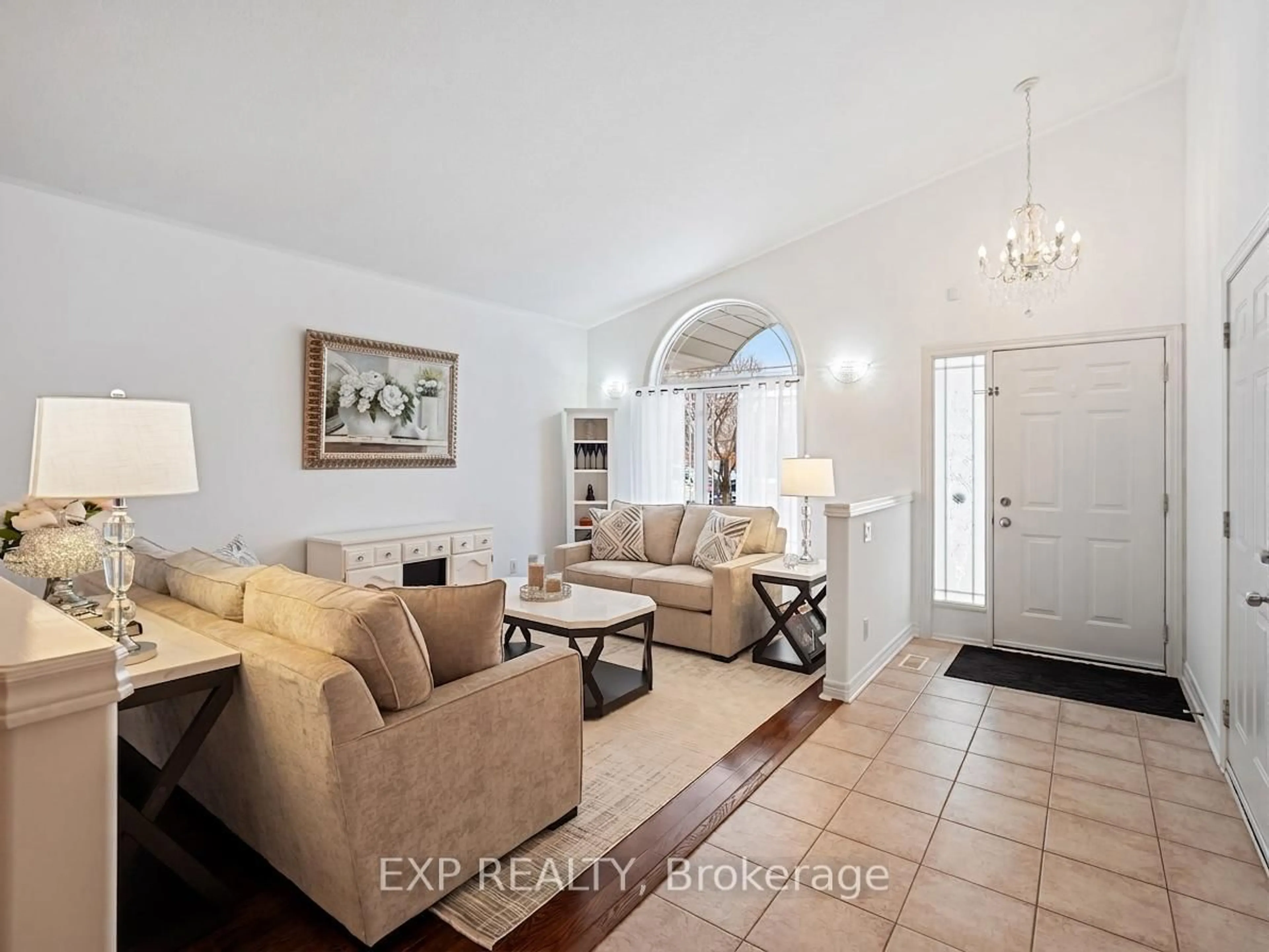 Indoor entryway for 7090 Julie Dr, Niagara Falls Ontario L2H 3L4