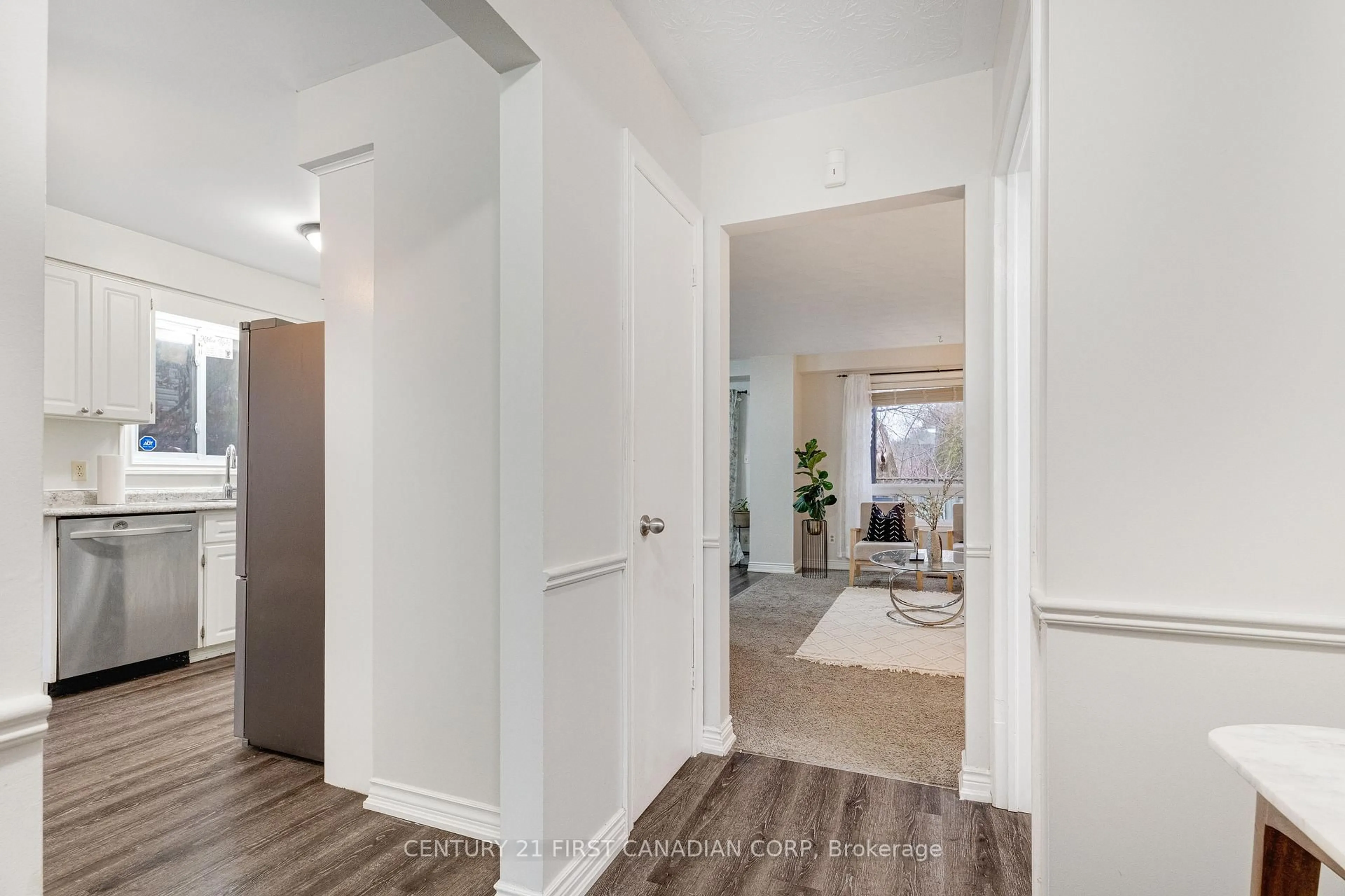 Indoor entryway for 15 Mohican Dr, Woodstock Ontario N4T 1H4