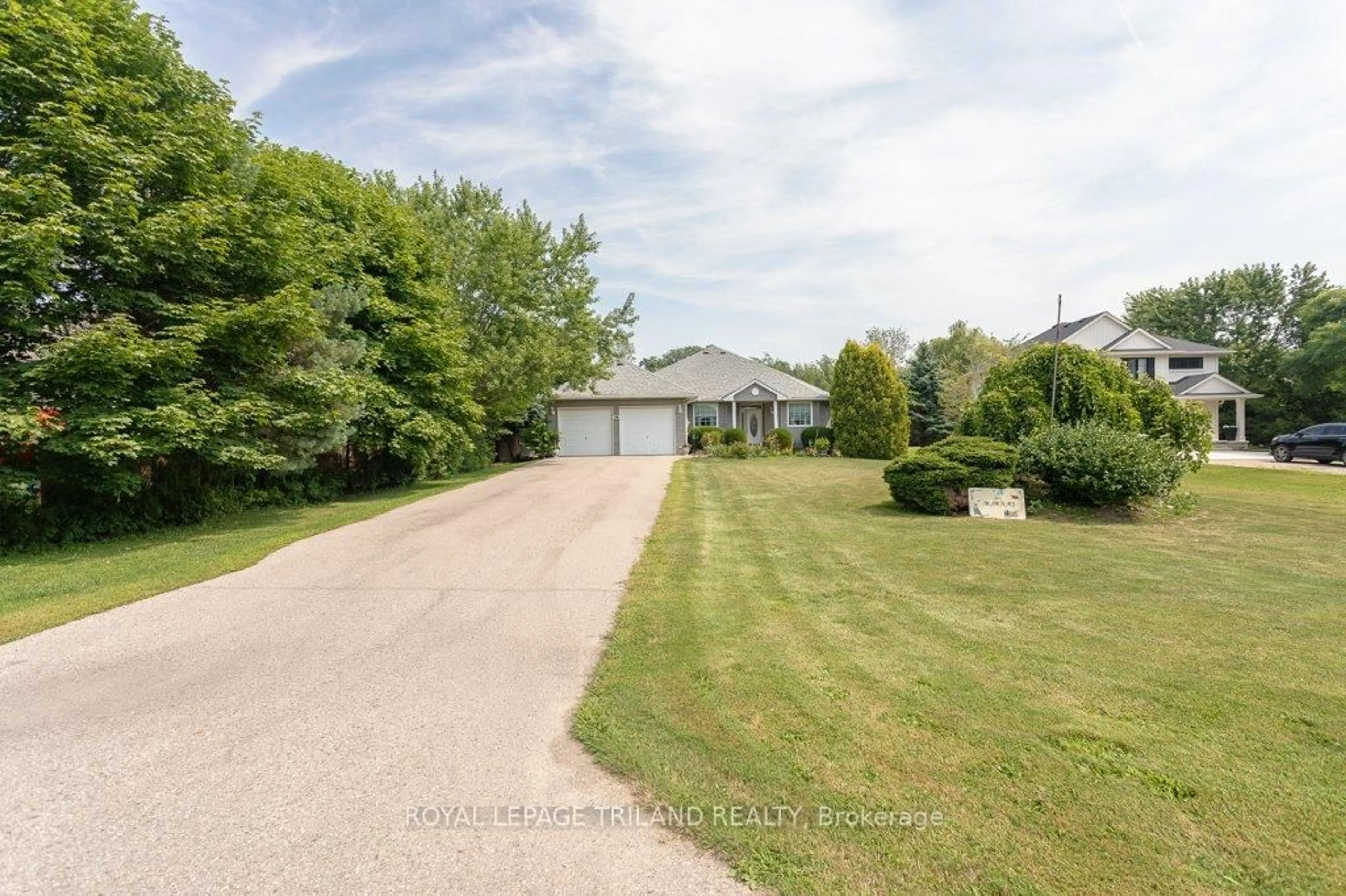 A pic from outside/outdoor area/front of a property/back of a property/a pic from drone, unknown for 14 Poplar St, Dutton/Dunwich Ontario N0L 2M0