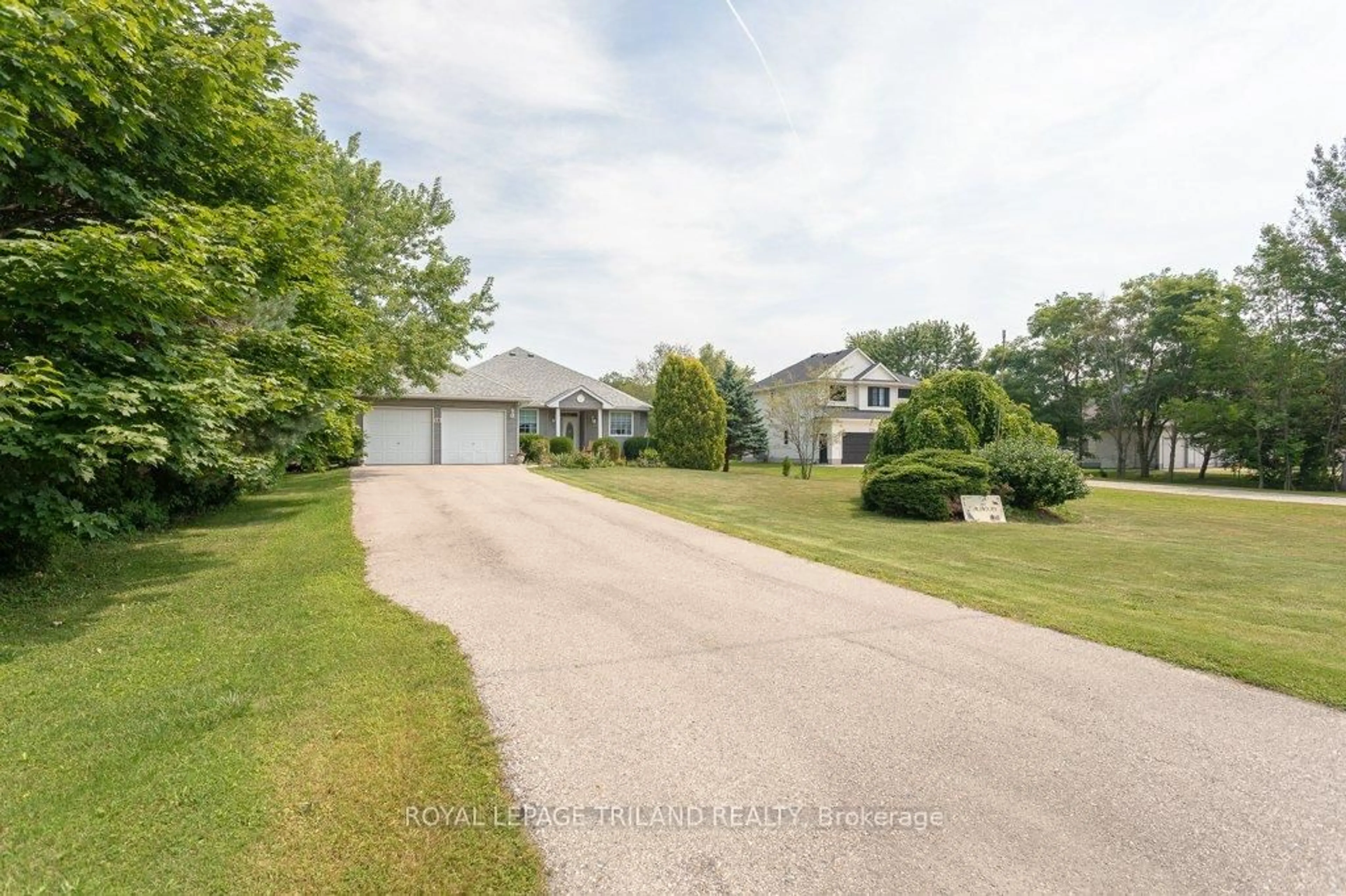 A pic from outside/outdoor area/front of a property/back of a property/a pic from drone, street for 14 Poplar St, Dutton/Dunwich Ontario N0L 2M0