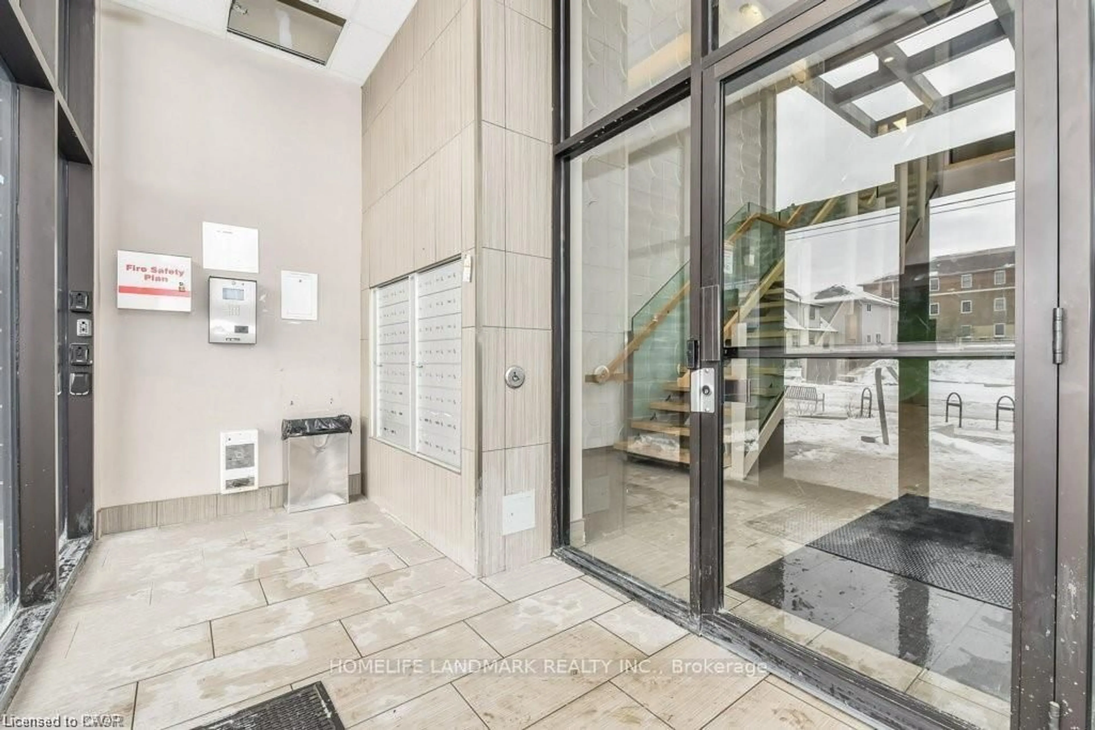 Indoor foyer for 8 HICKORY St ##1002, Waterloo Ontario N2L 3H6