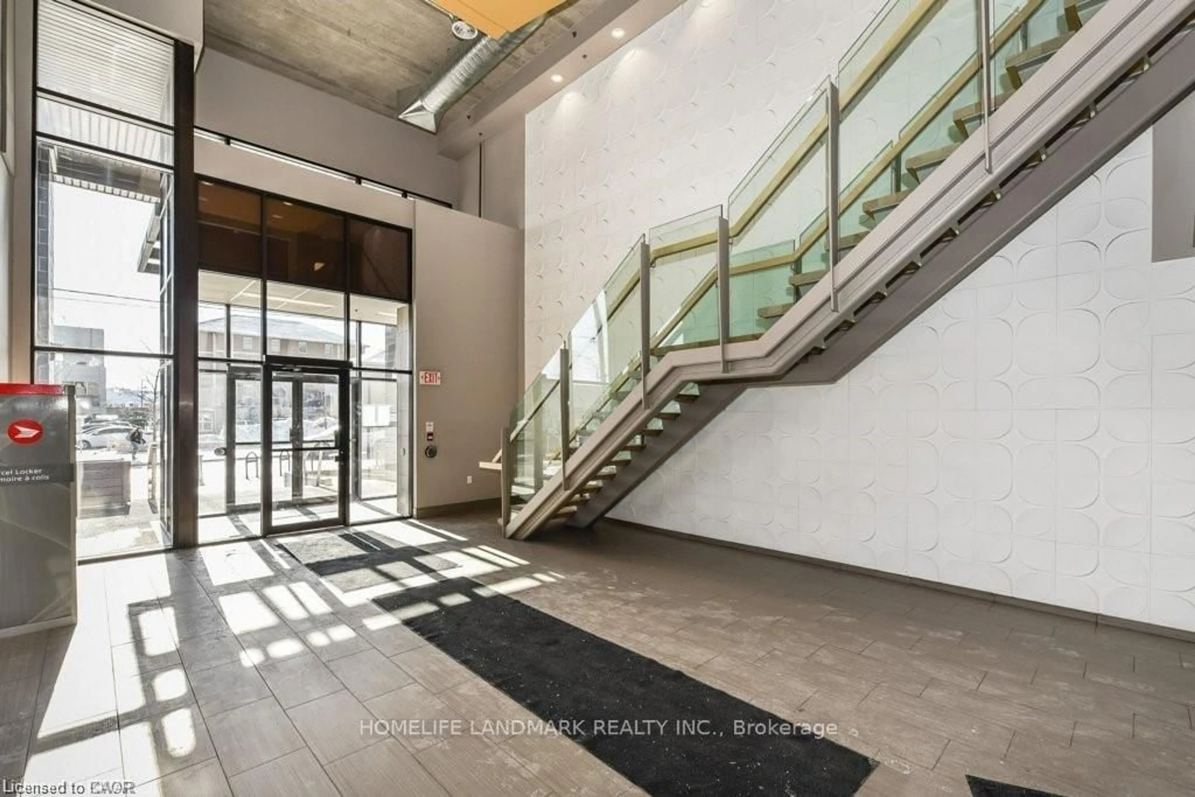 Indoor foyer for 8 HICKORY St ##1002, Waterloo Ontario N2L 3H6