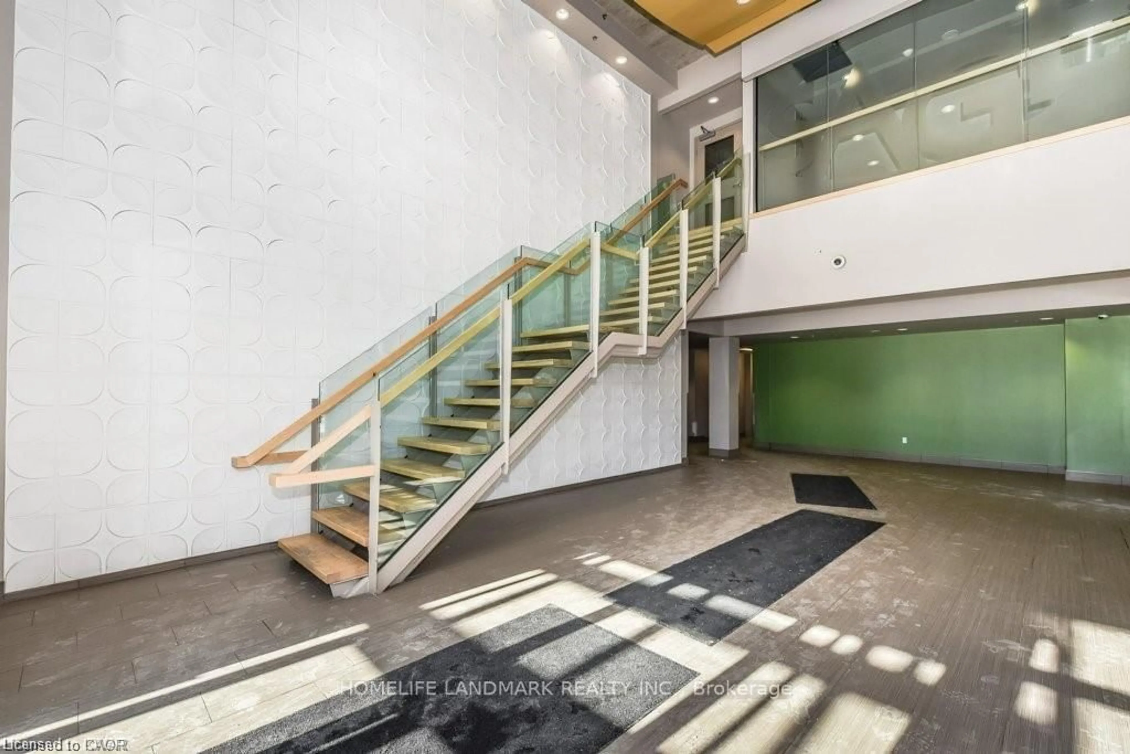 Indoor foyer for 8 HICKORY St ##1002, Waterloo Ontario N2L 3H6