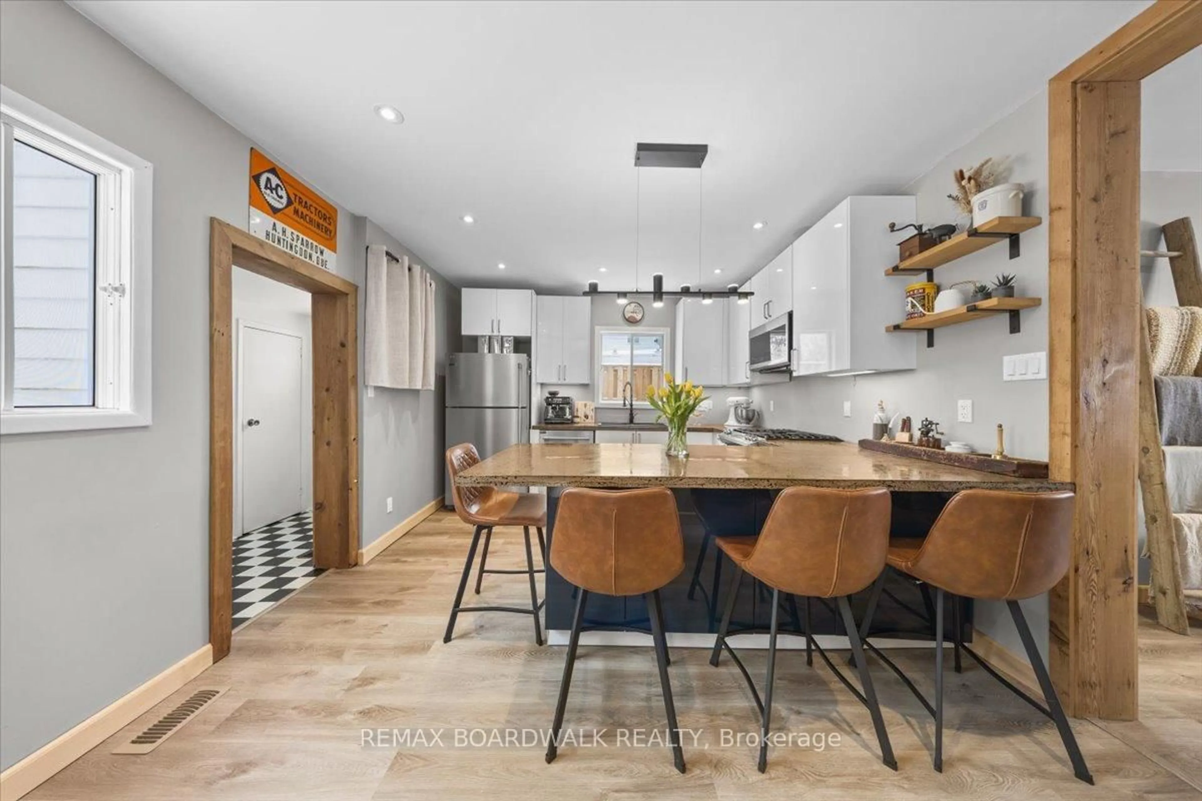 Open concept kitchen, unknown for 2691 Priscilla St, Ottawa Ontario K2B 7E1