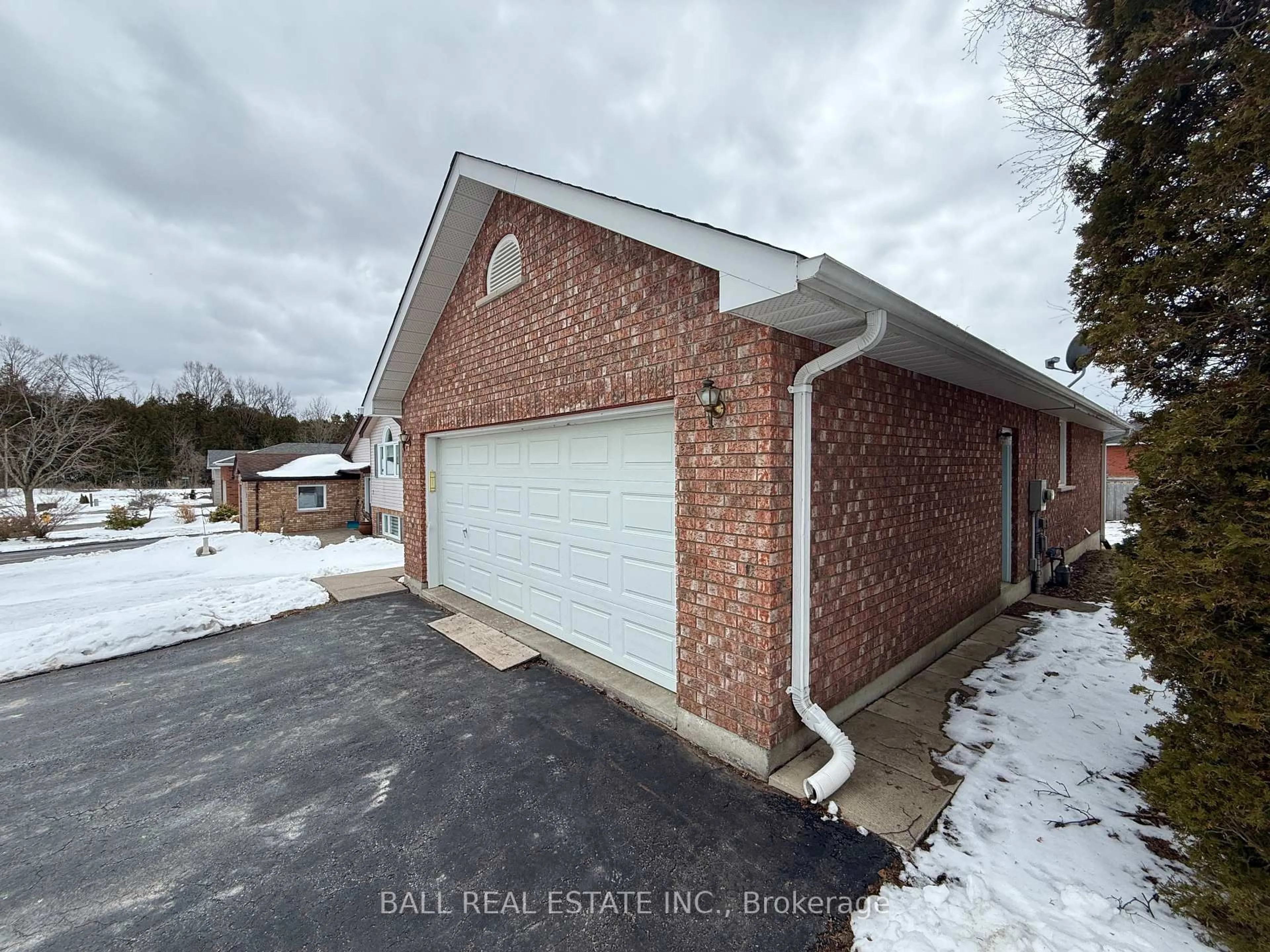 Home with brick exterior material, unknown for 9 Francis St, Selwyn Ontario K0L 2H0