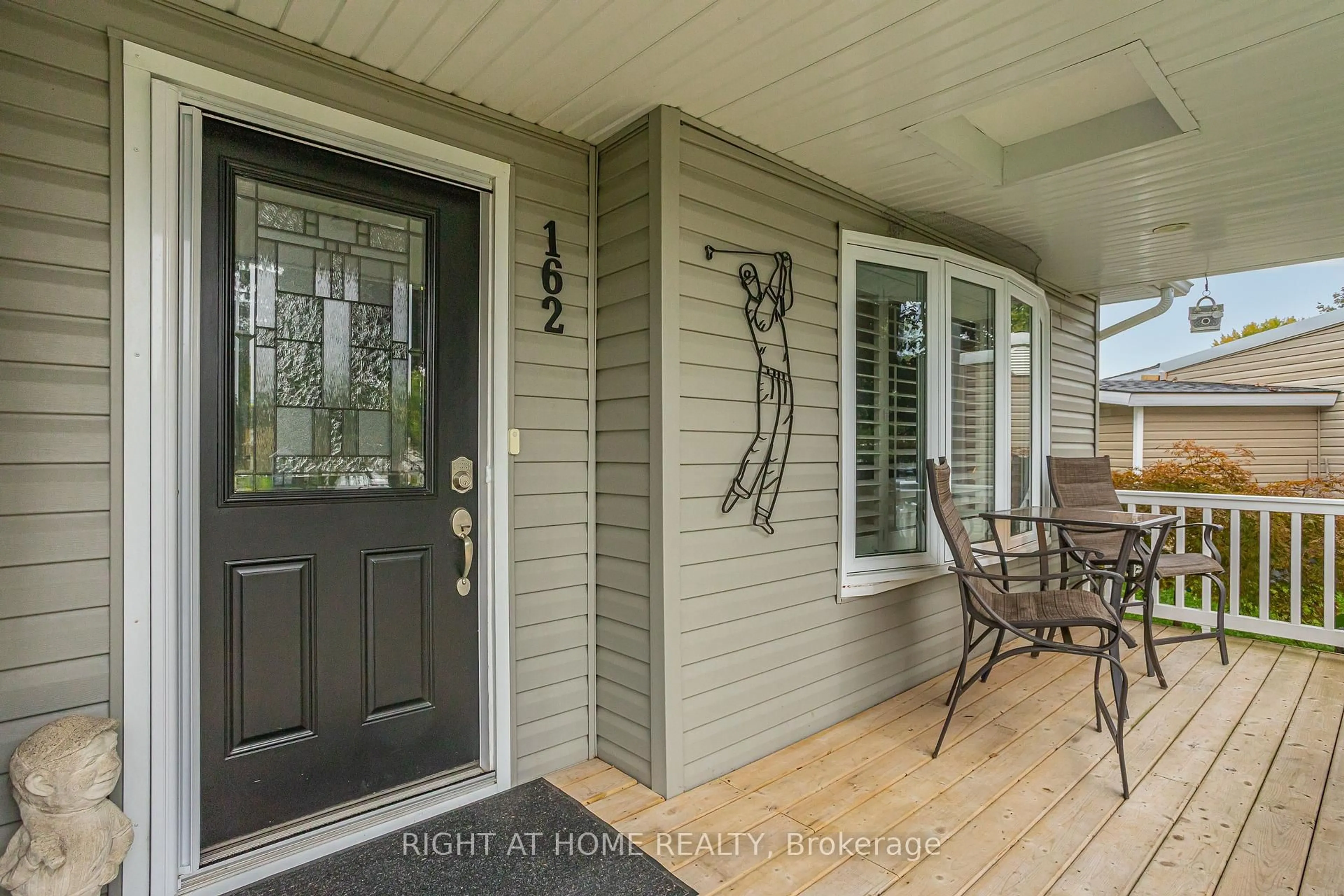 Indoor entryway for 162 Mississauga Pl, South Huron Ontario N0M 1T0