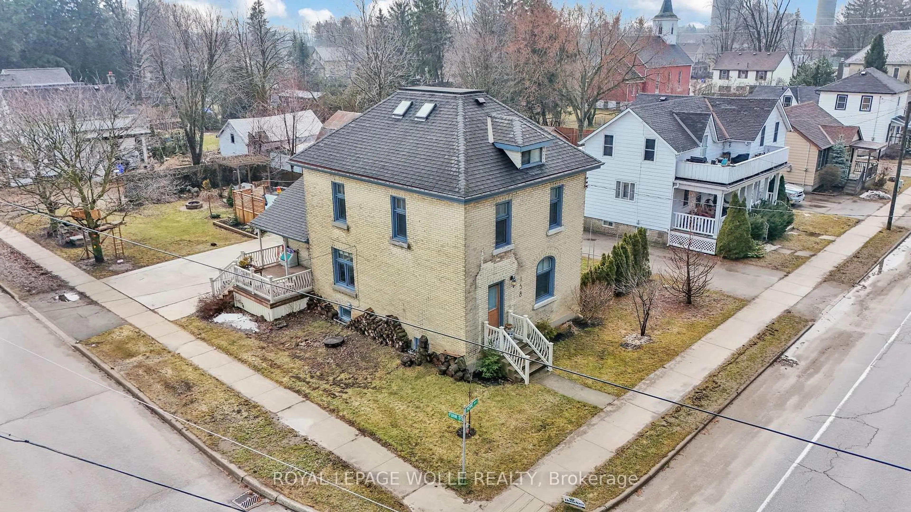 A pic from outside/outdoor area/front of a property/back of a property/a pic from drone, unknown for 158 Hope St, East Zorra-Tavistock Ontario N0B 2R0