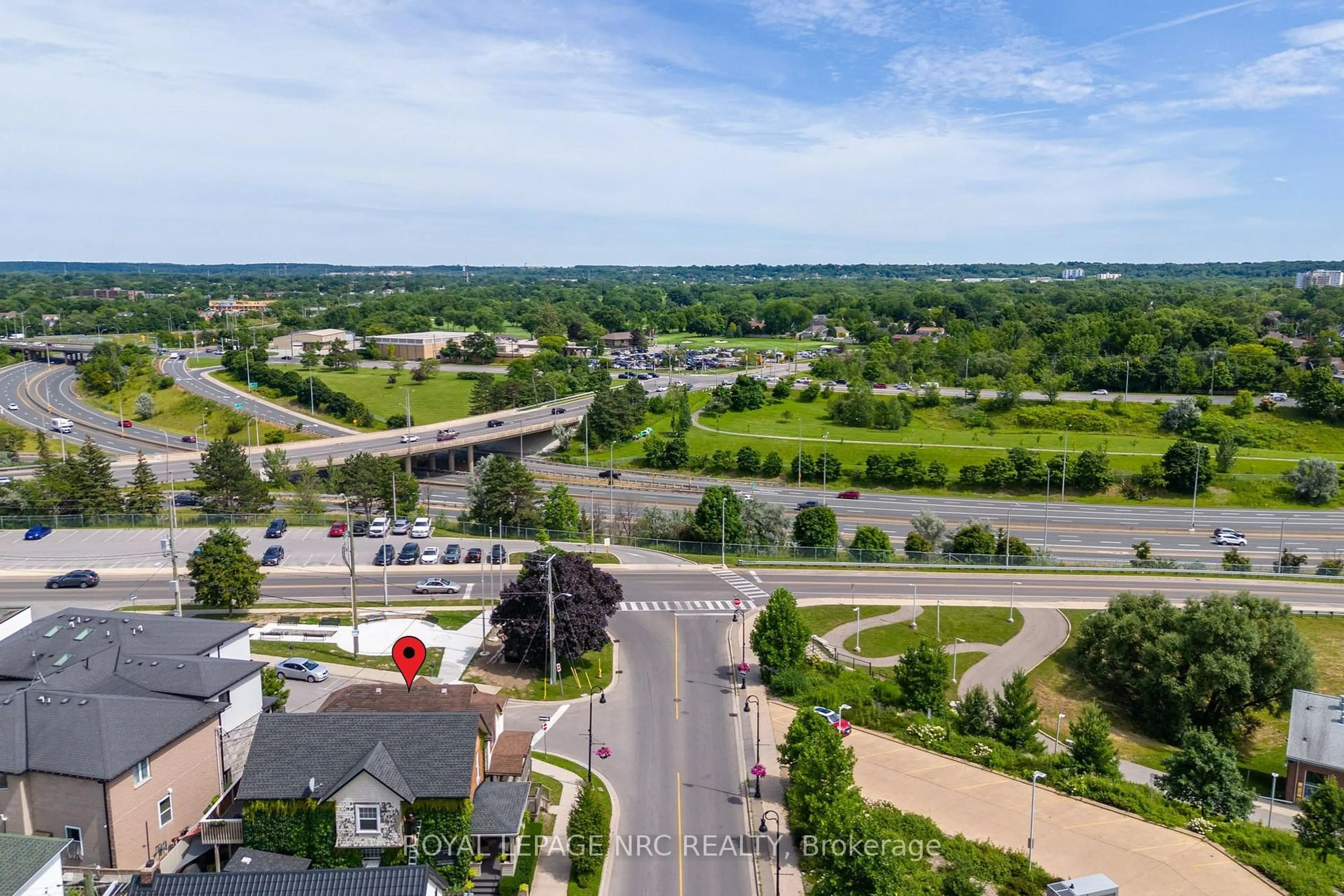 A pic from outside/outdoor area/front of a property/back of a property/a pic from drone, unknown for 44 Carlisle St, St. Catharines Ontario L2R 4H4