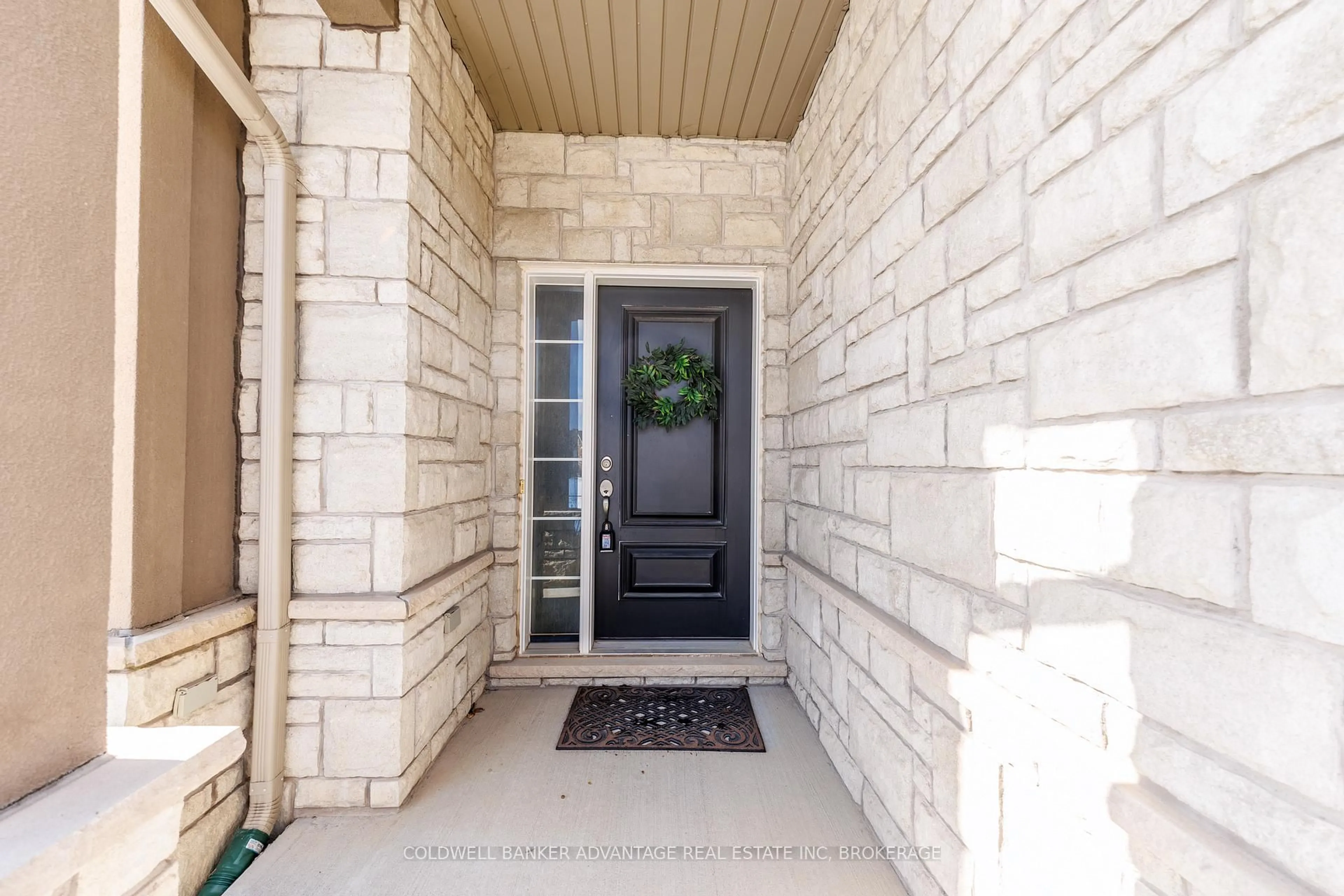 Indoor entryway for 6 Falcon Dr, Welland Ontario L3C 0B2