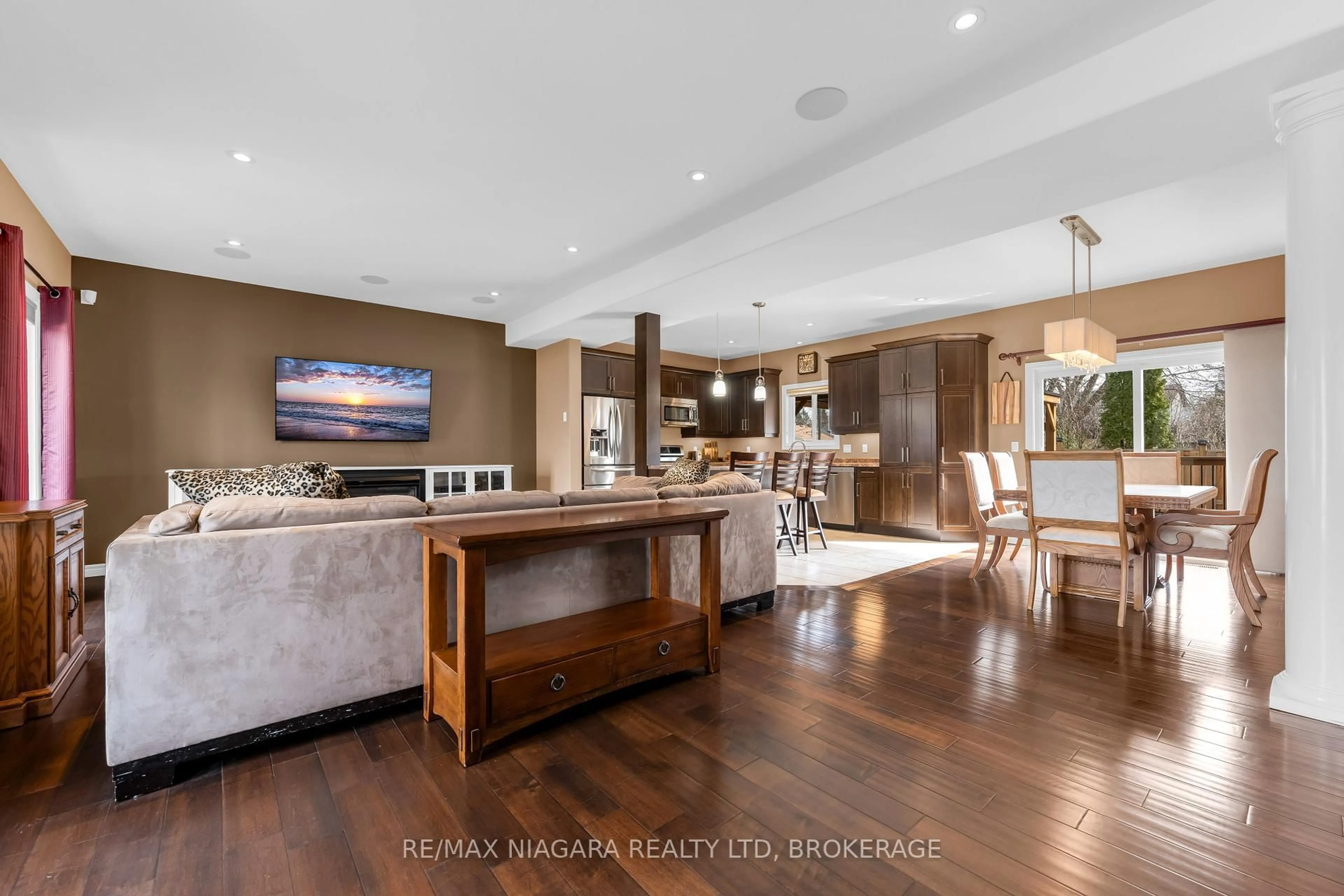 Open concept kitchen, unknown for 4750 Baldwin Ave, Niagara Falls Ontario L2H 0J5