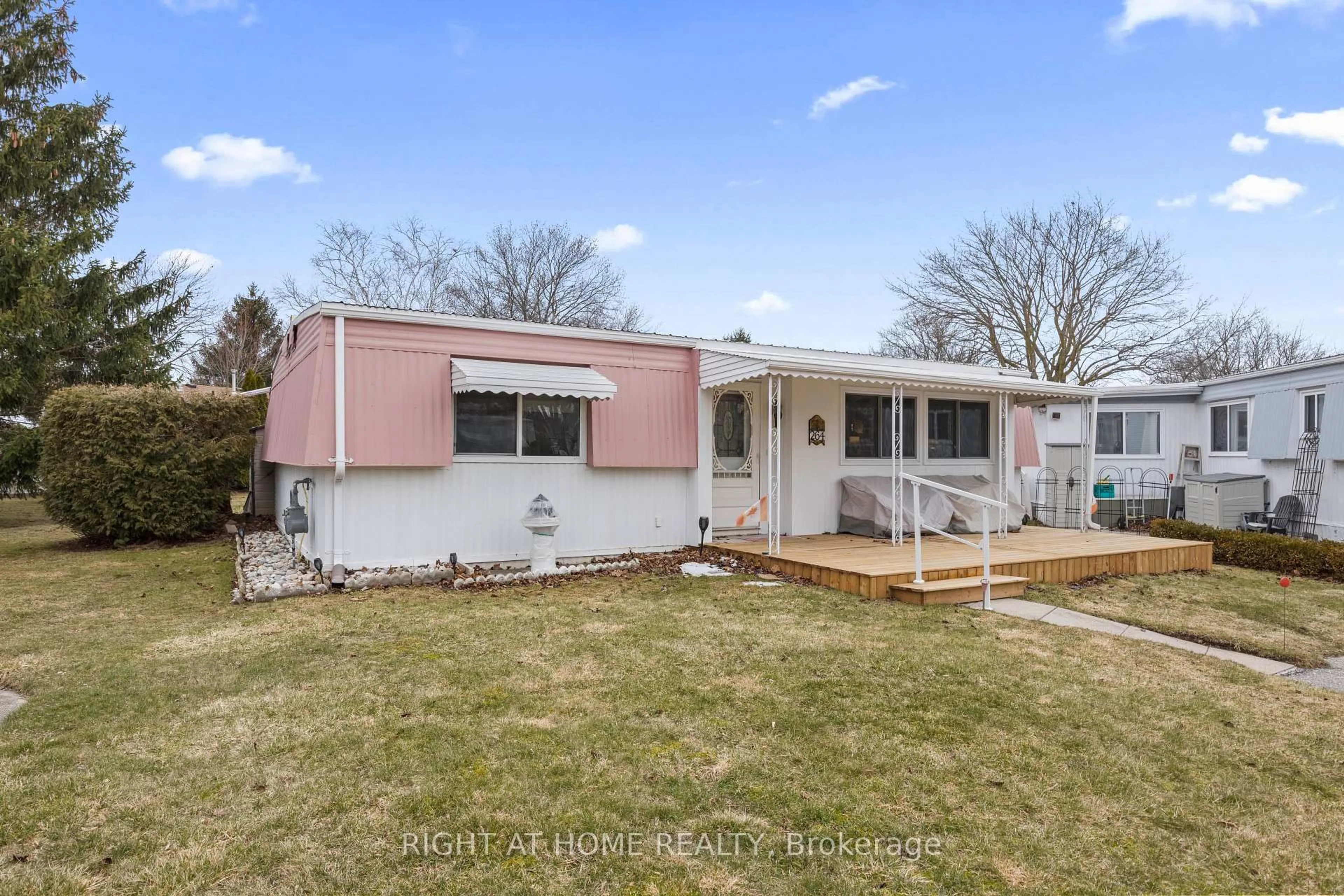 Home with vinyl exterior material, street for 264 Highland Springs, South Huron Ontario N0M 1T0