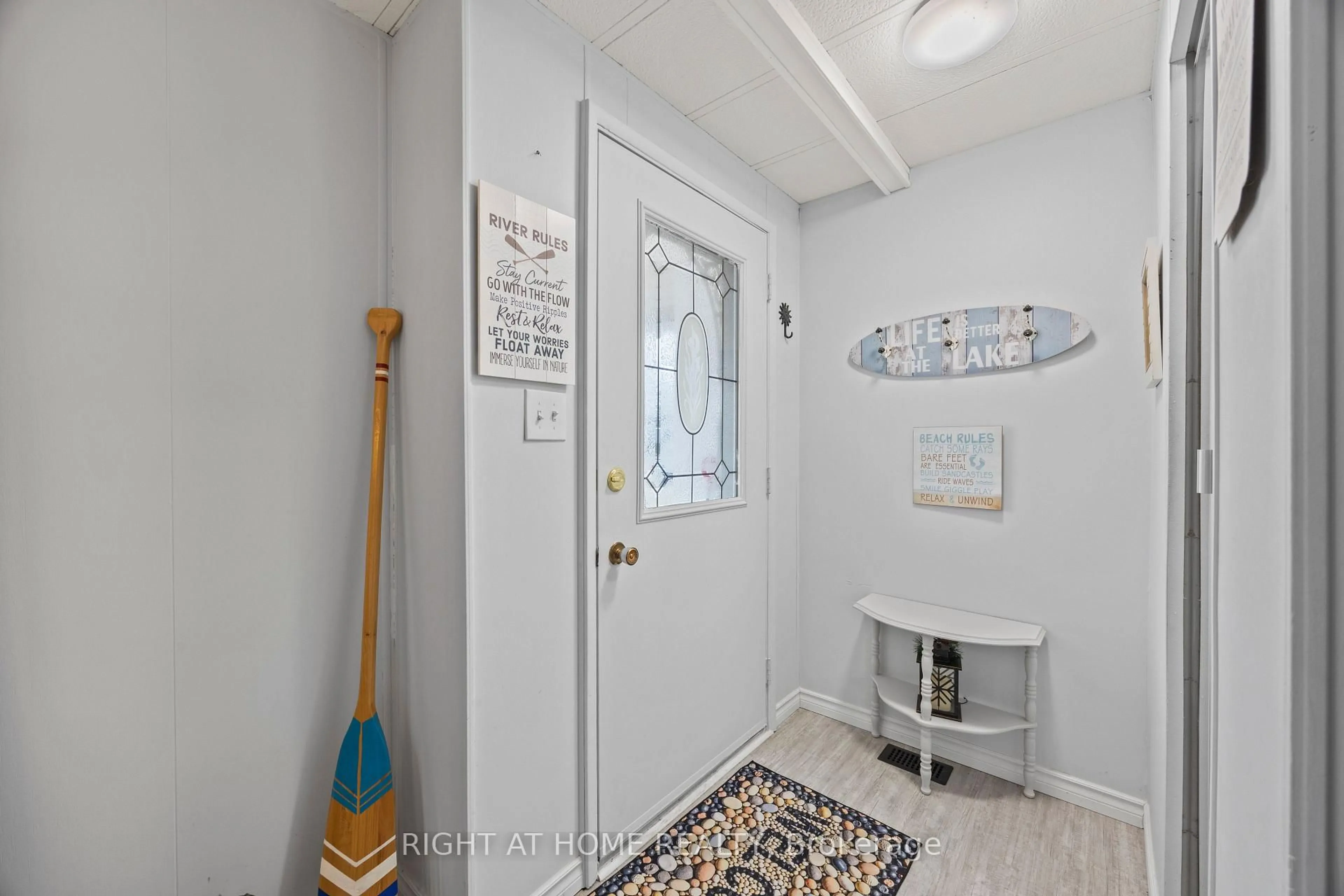 Indoor entryway for 264 Highland Springs, South Huron Ontario N0M 1T0