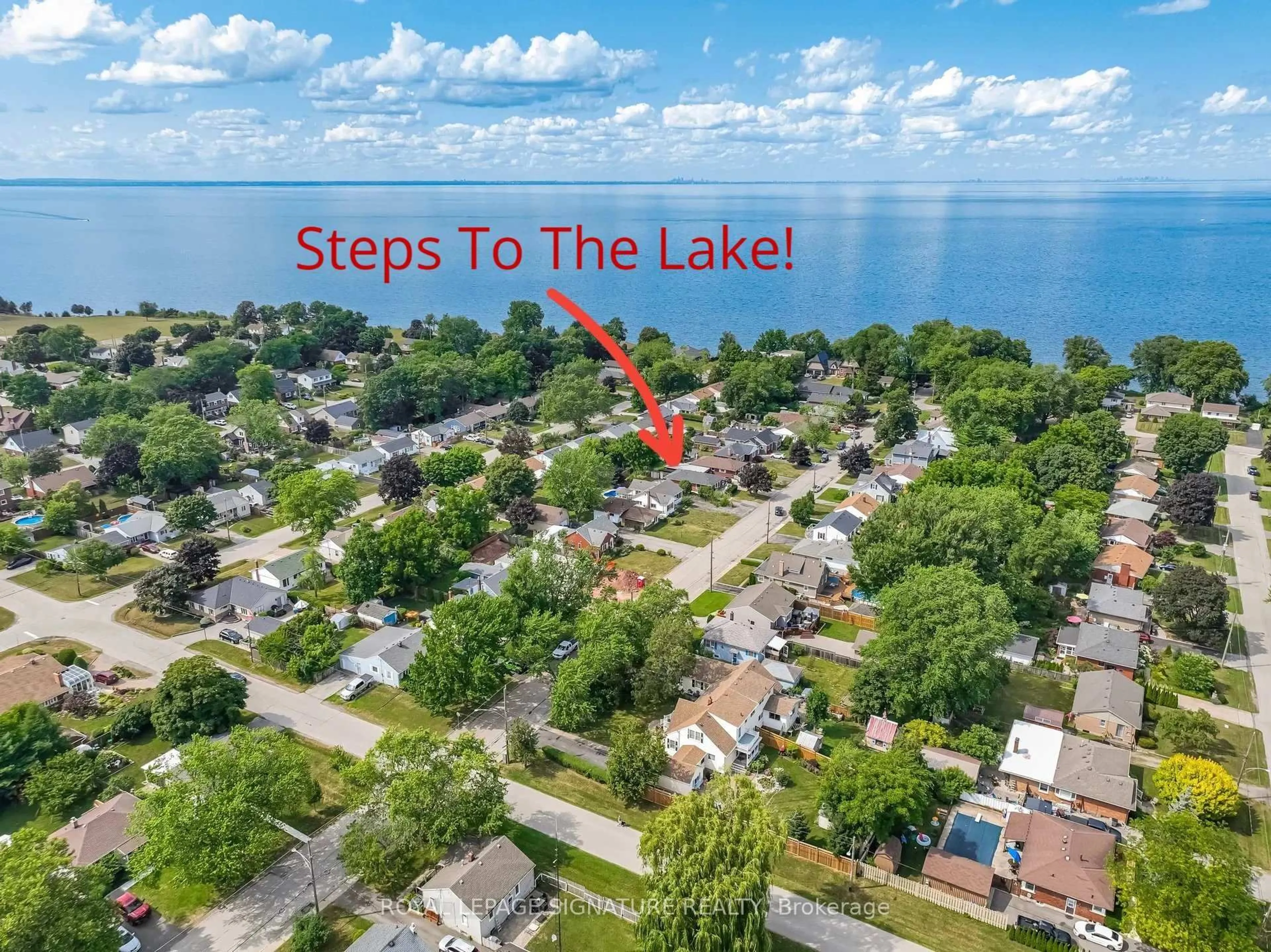 A pic from outside/outdoor area/front of a property/back of a property/a pic from drone, water/lake/river/ocean view for 77 Fairview Rd, Grimsby Ontario L3M 3L6