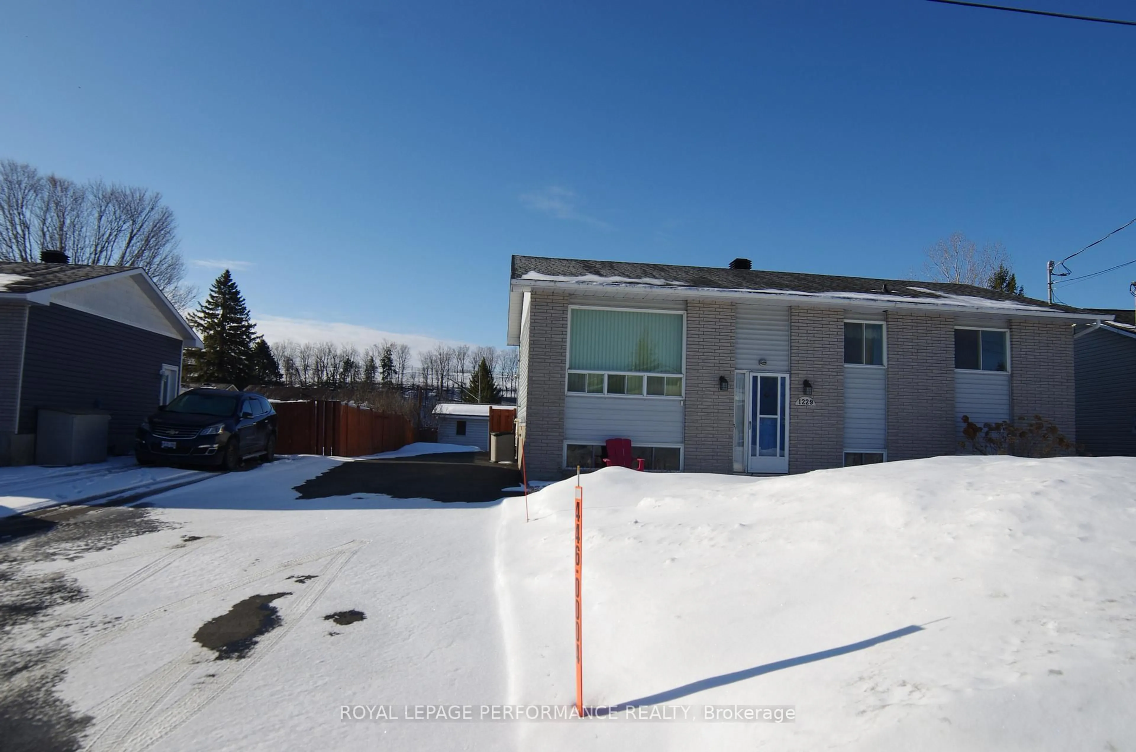 A pic from outside/outdoor area/front of a property/back of a property/a pic from drone, street for 1229 Campeau Cres, Clarence-Rockland Ontario K4K 1B6