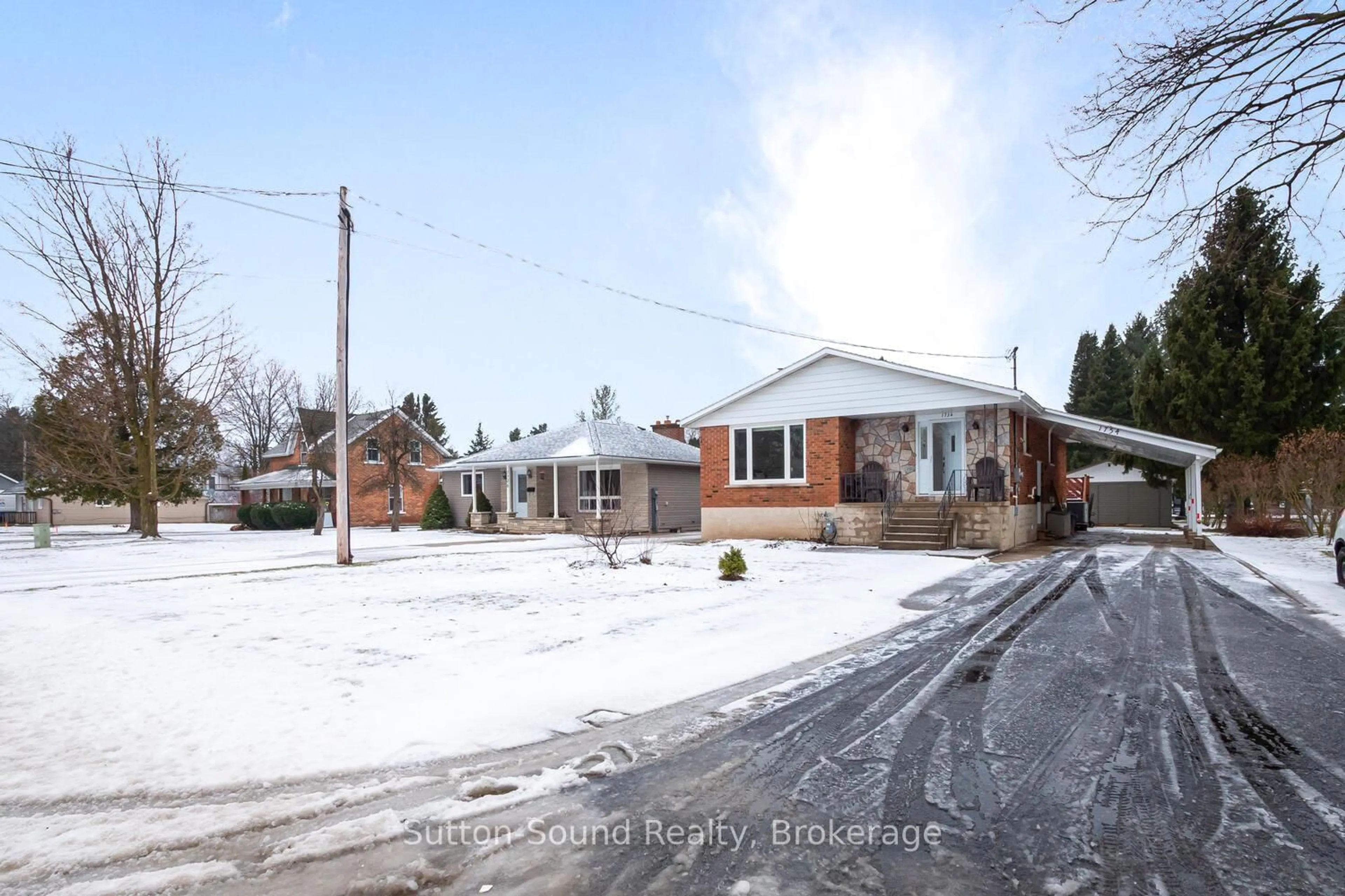 A pic from outside/outdoor area/front of a property/back of a property/a pic from drone, street for 1754 6th Ave, Owen Sound Ontario N4K 2V8