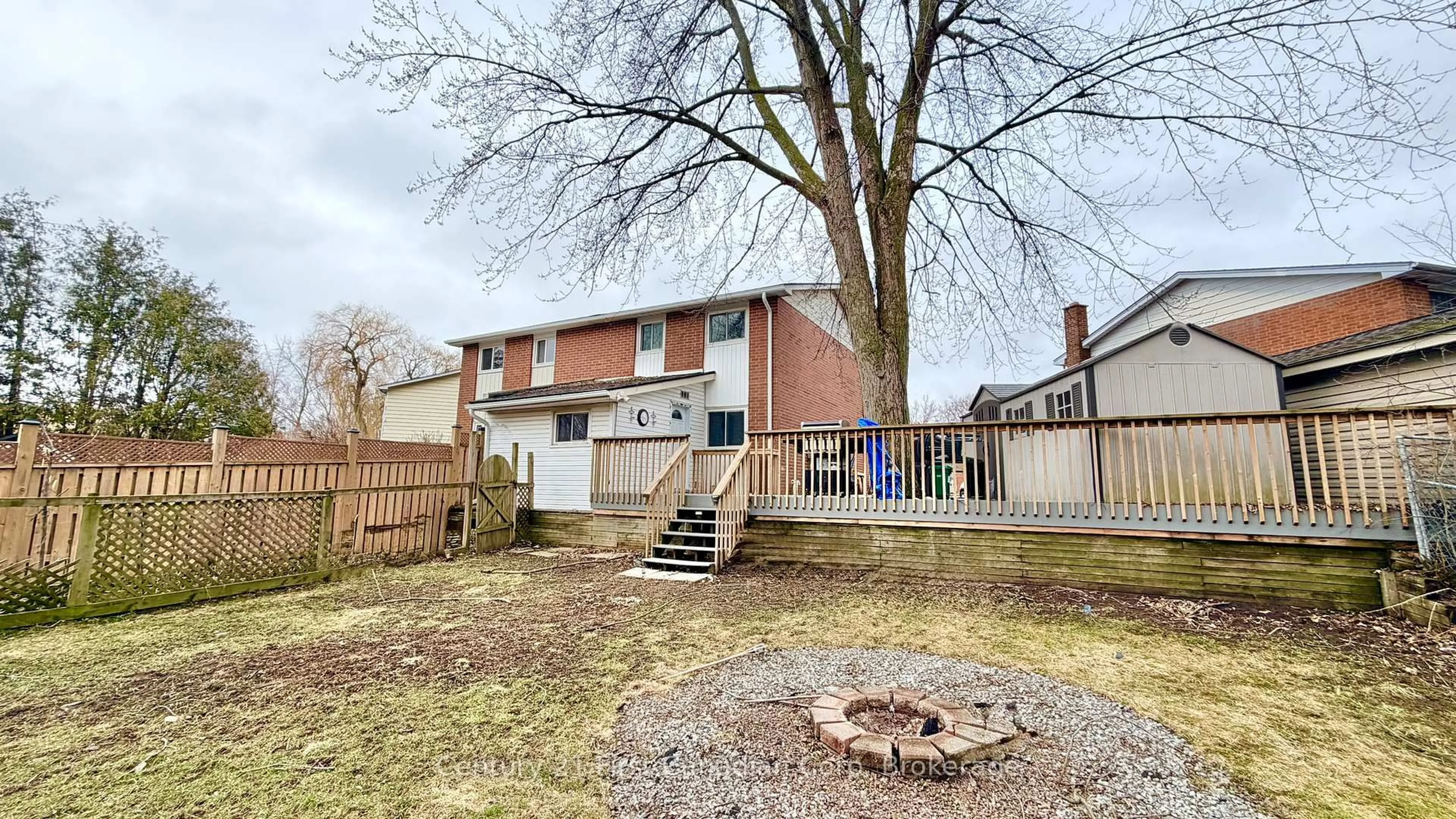 A pic from outside/outdoor area/front of a property/back of a property/a pic from drone, street for 125 KEATS Dr, Woodstock Ontario N5C 8C1