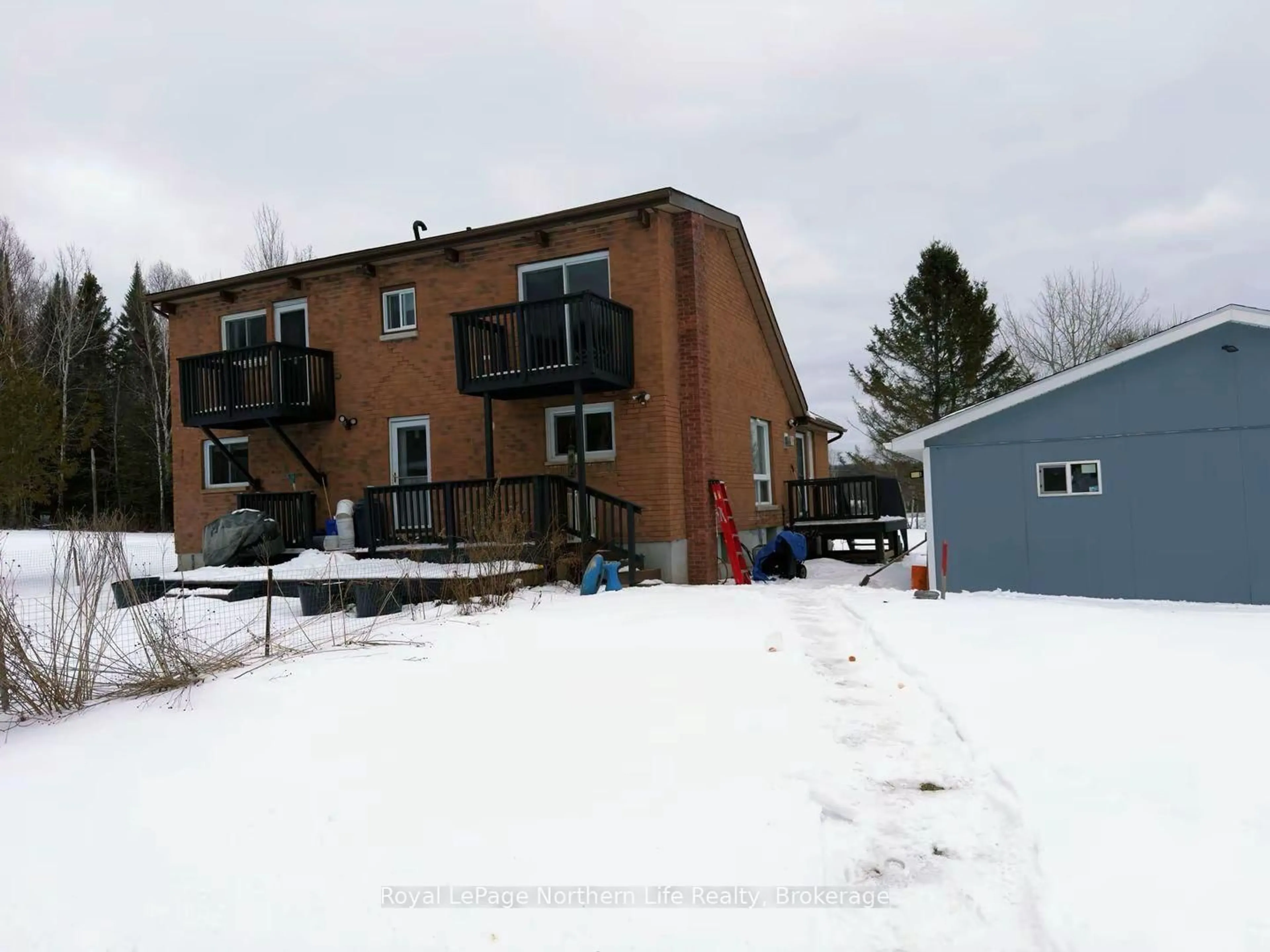 A pic from outside/outdoor area/front of a property/back of a property/a pic from drone, building for 799 Maple Hill Rd, Powassan Ontario P0H 1Z0